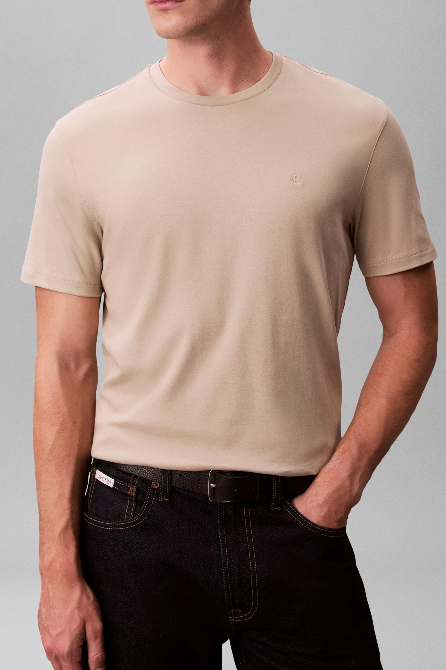 Calvin Klein Ss Supima Chest Emboidery Tee Ancient Marble Maat: XL | Basic T-Shirts Outlet | Heren | Beige