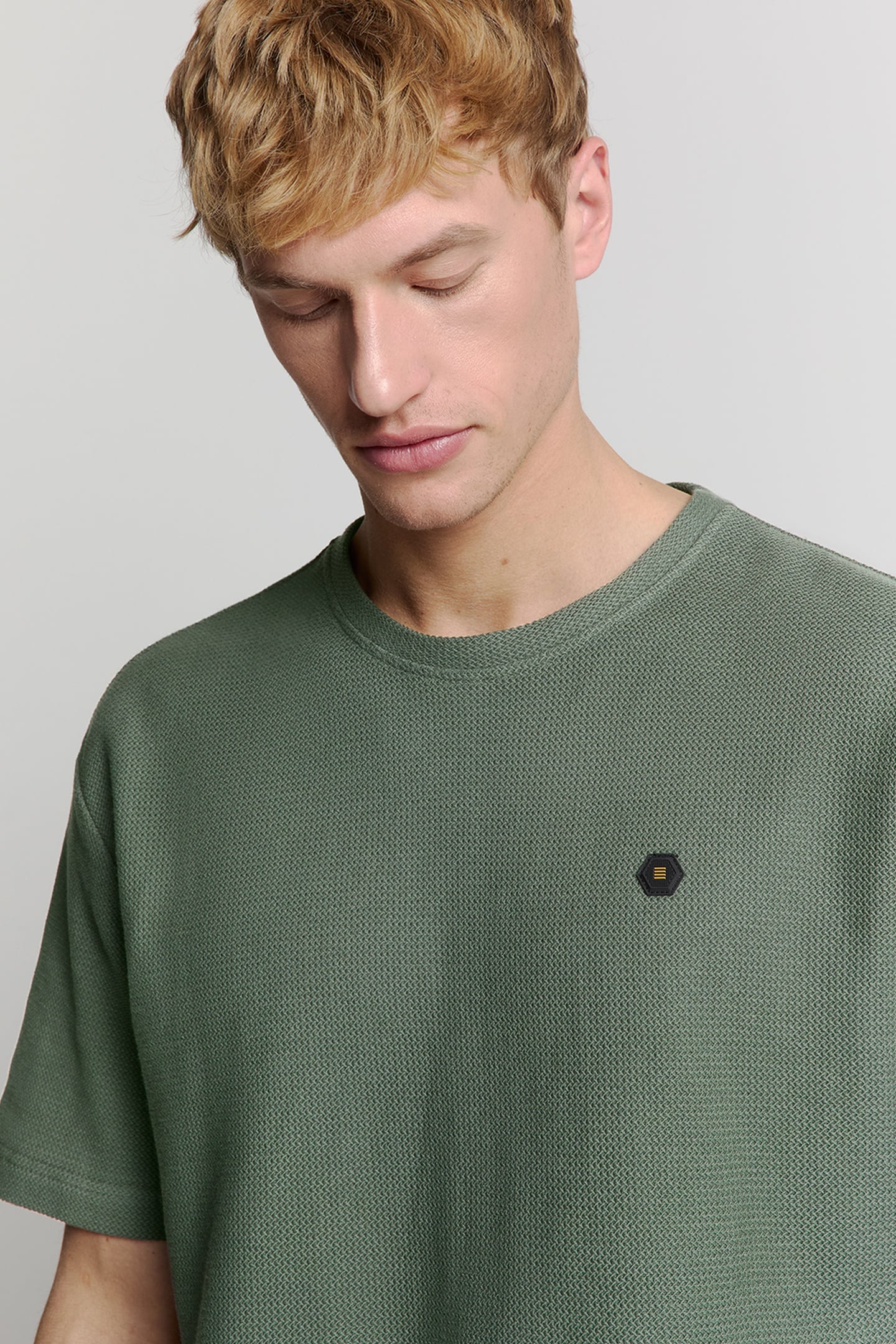 T-SHIRT CREWNECK SOLID RELIEF JACQUARD DARK STEEL 4