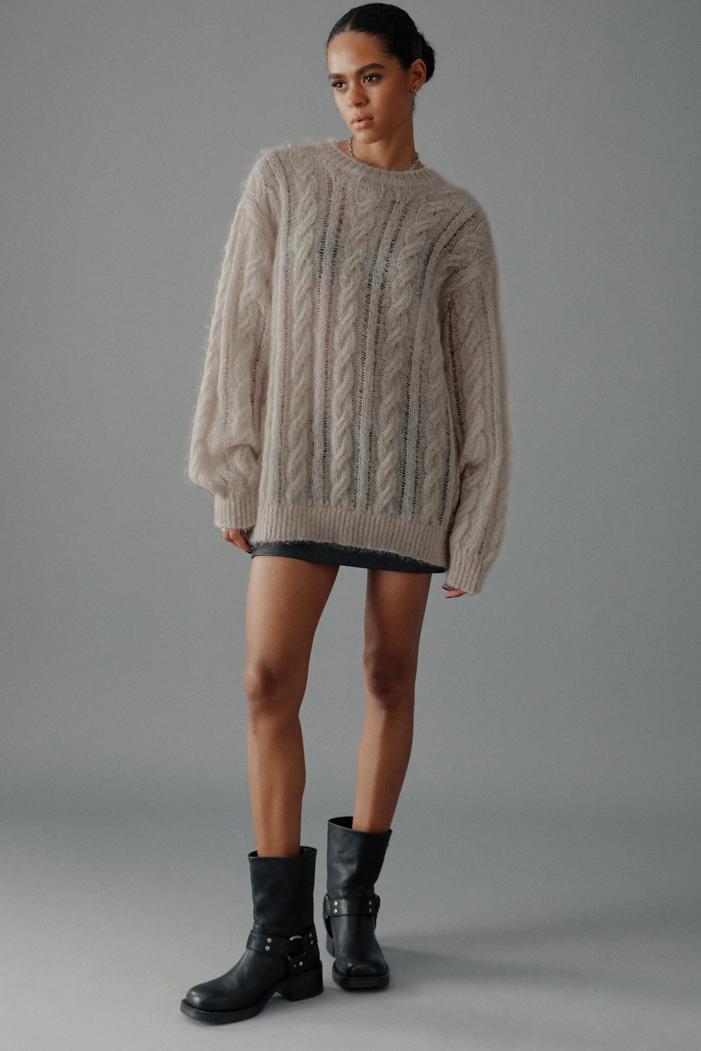 THE LIGHT OVERSIZED CABLE KNITTED SWEATER 1