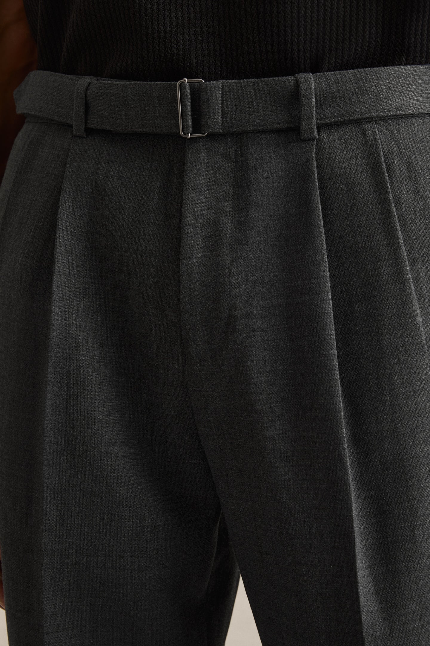 BELTED PLEATED TROUSER CHARCOAL GREY 5