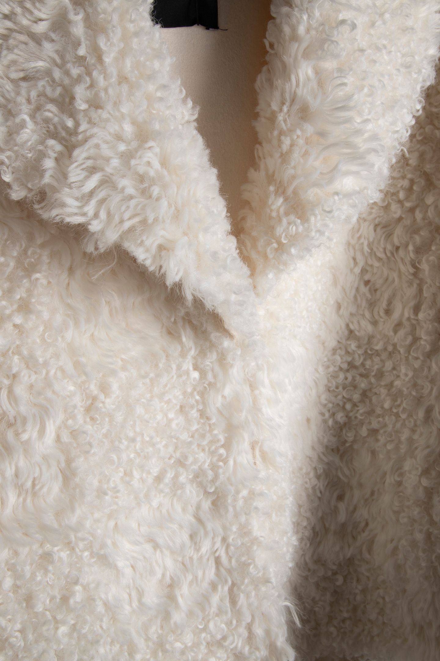 MARCIANO BY GUESS MARGOT SHORT FAUX FUR MACADAMIA 6