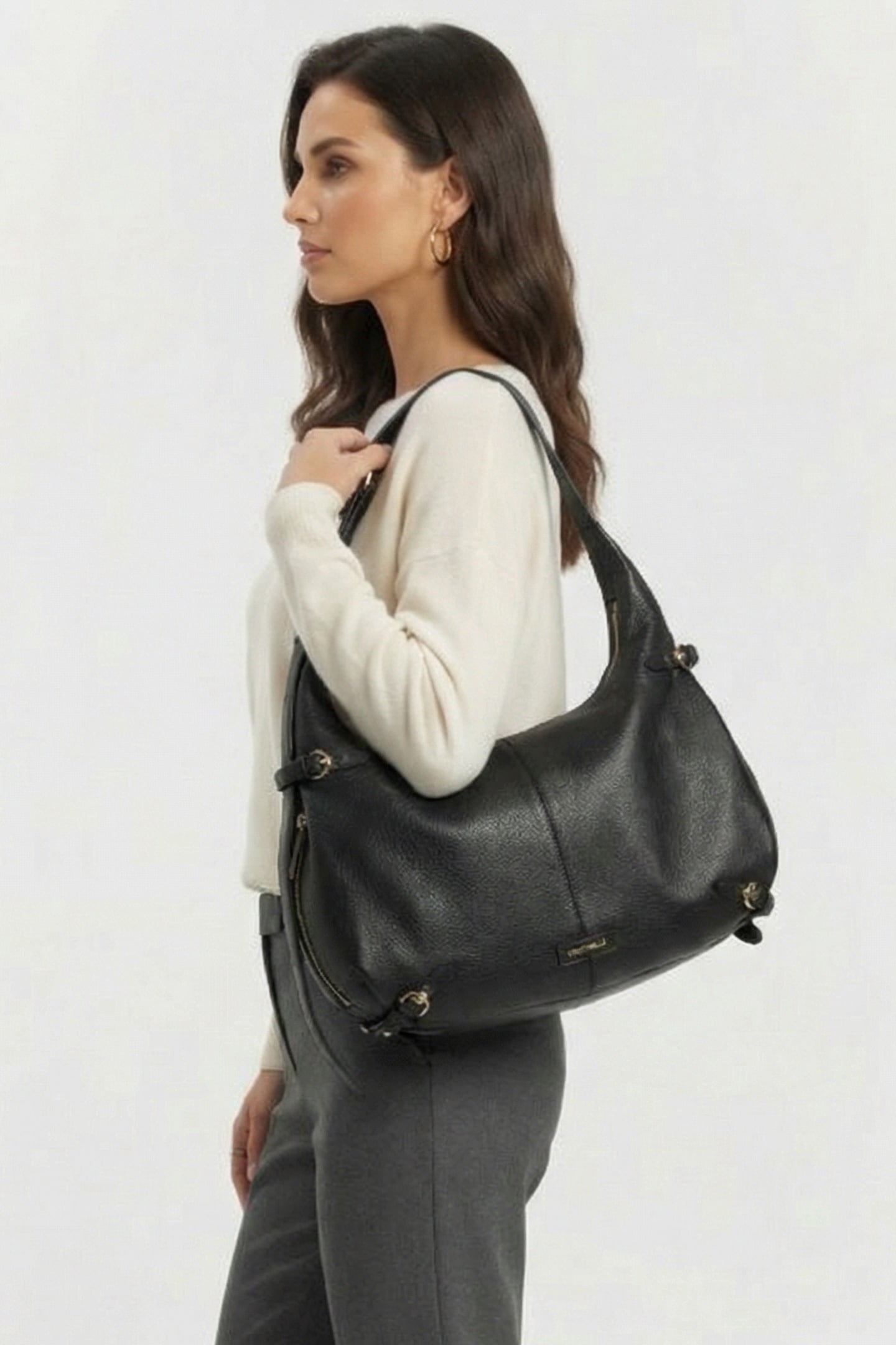 LARGE LEATHER SHOULDER BAG  IN BLACK 1