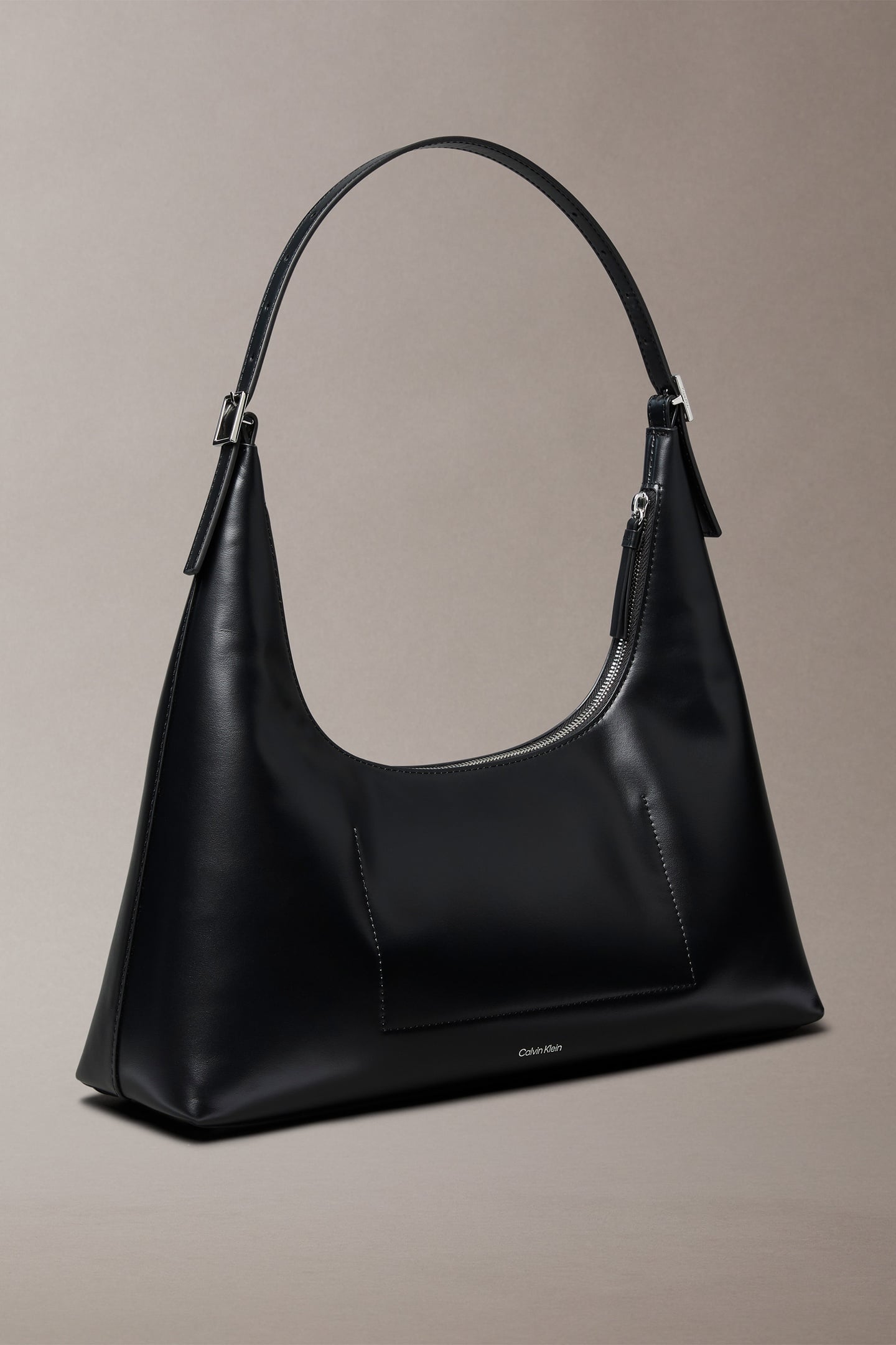 EMBLEM HARDWARE LEATHER SHOULDER BAG BLACK 2