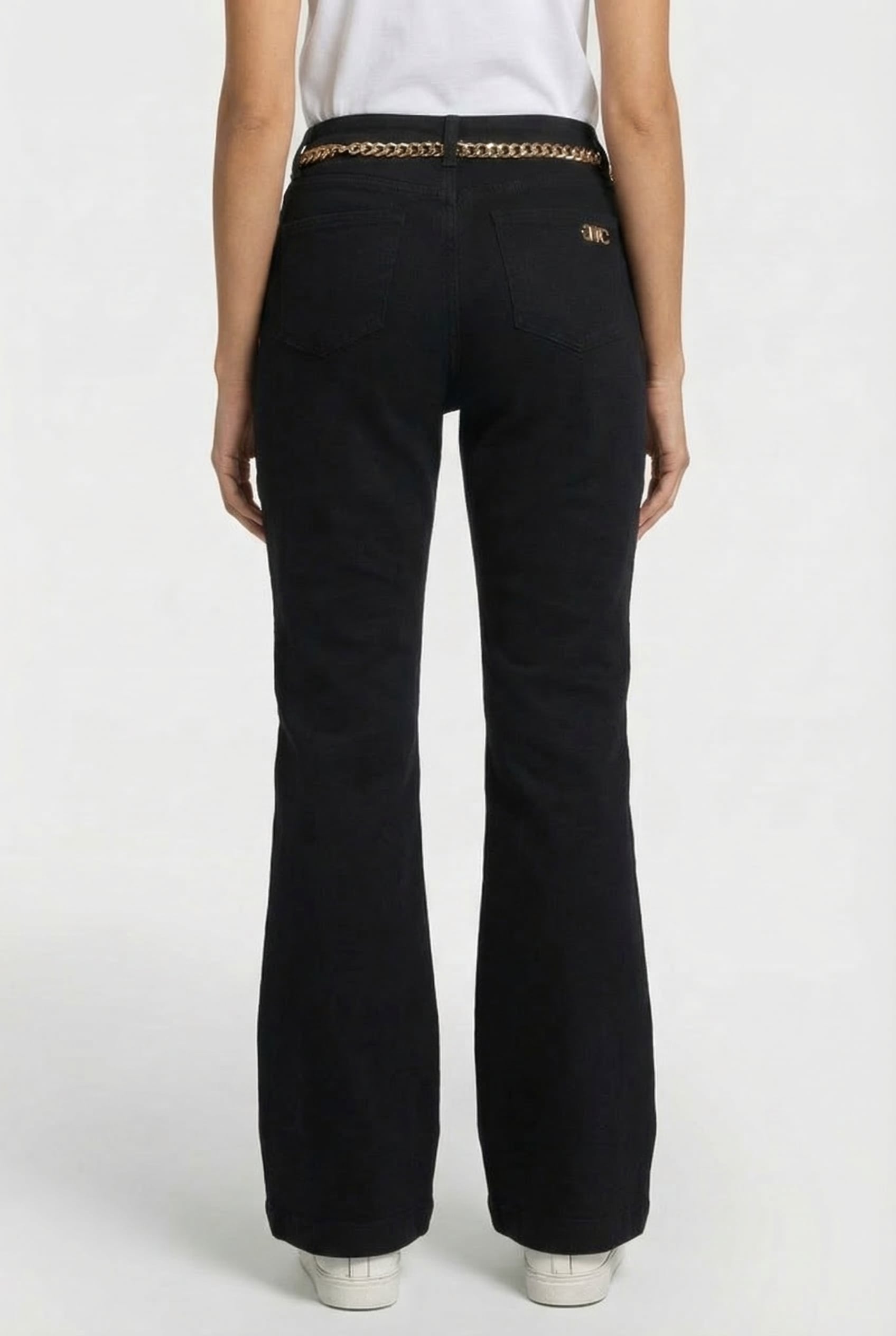 FLARED DENIM JEANS WITH CHAIN BELT IN BLACK 2