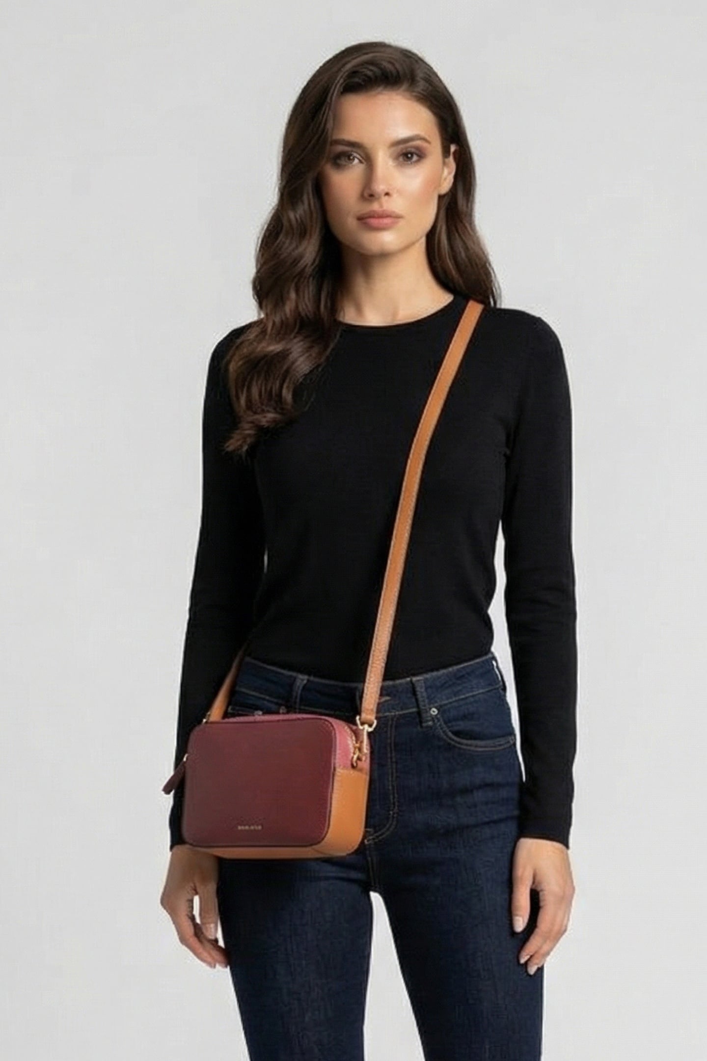 LEATHER CAMERA CROSS BODY BAG IN BROWN 1