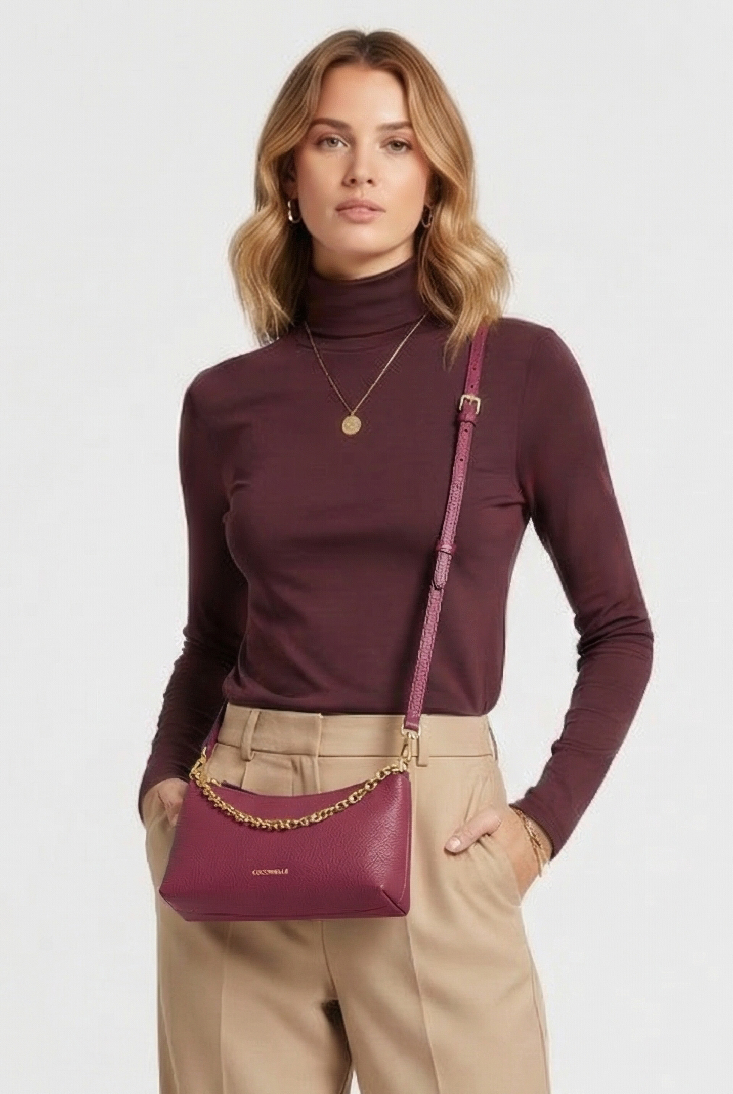 SHOULDER CHAIN BAG IN GRAINED LEATHER 1