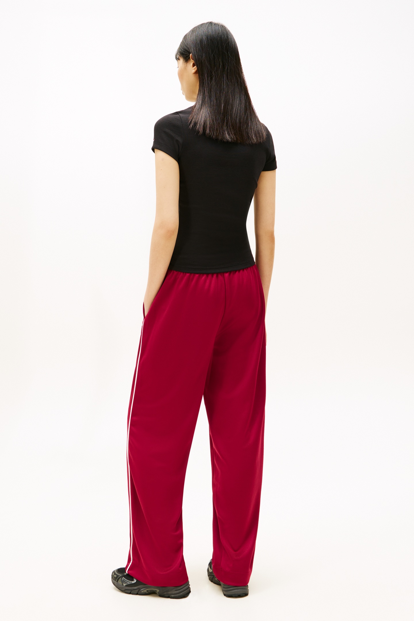 SLIM ESSENTIAL LOGO T-SHIRT BLACK 4