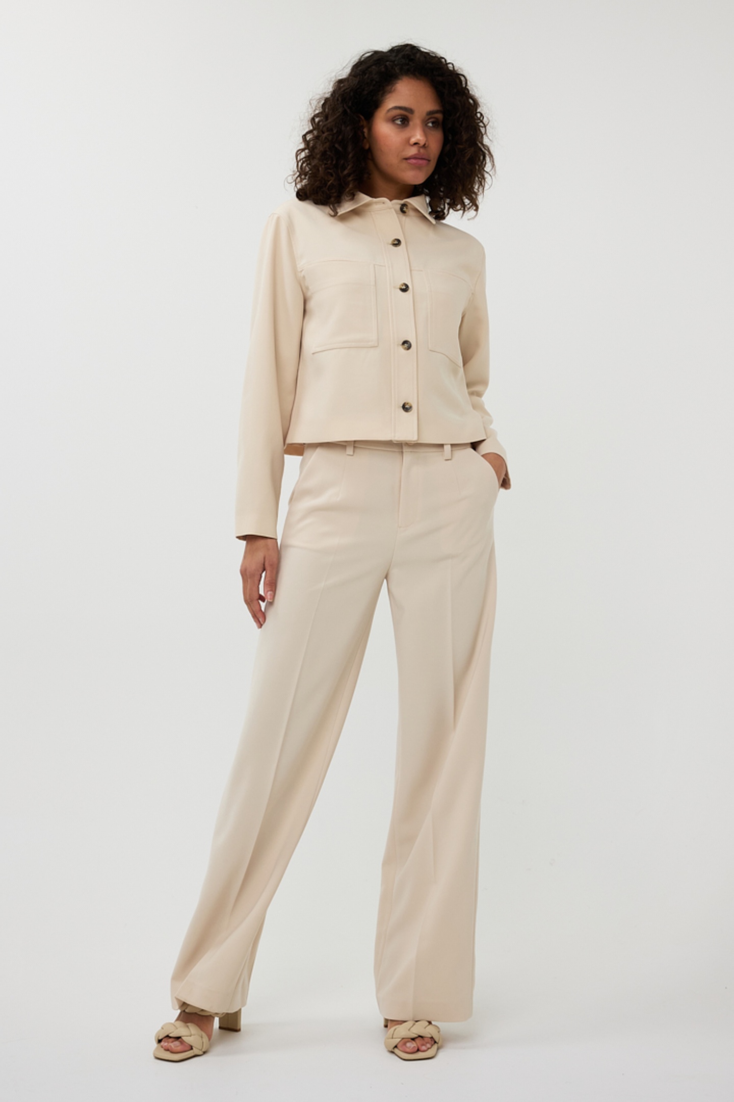 EsQualo Jacket Short Basic Sand Maat: 36 | Korte Jassen Outlet | Dames | Beige