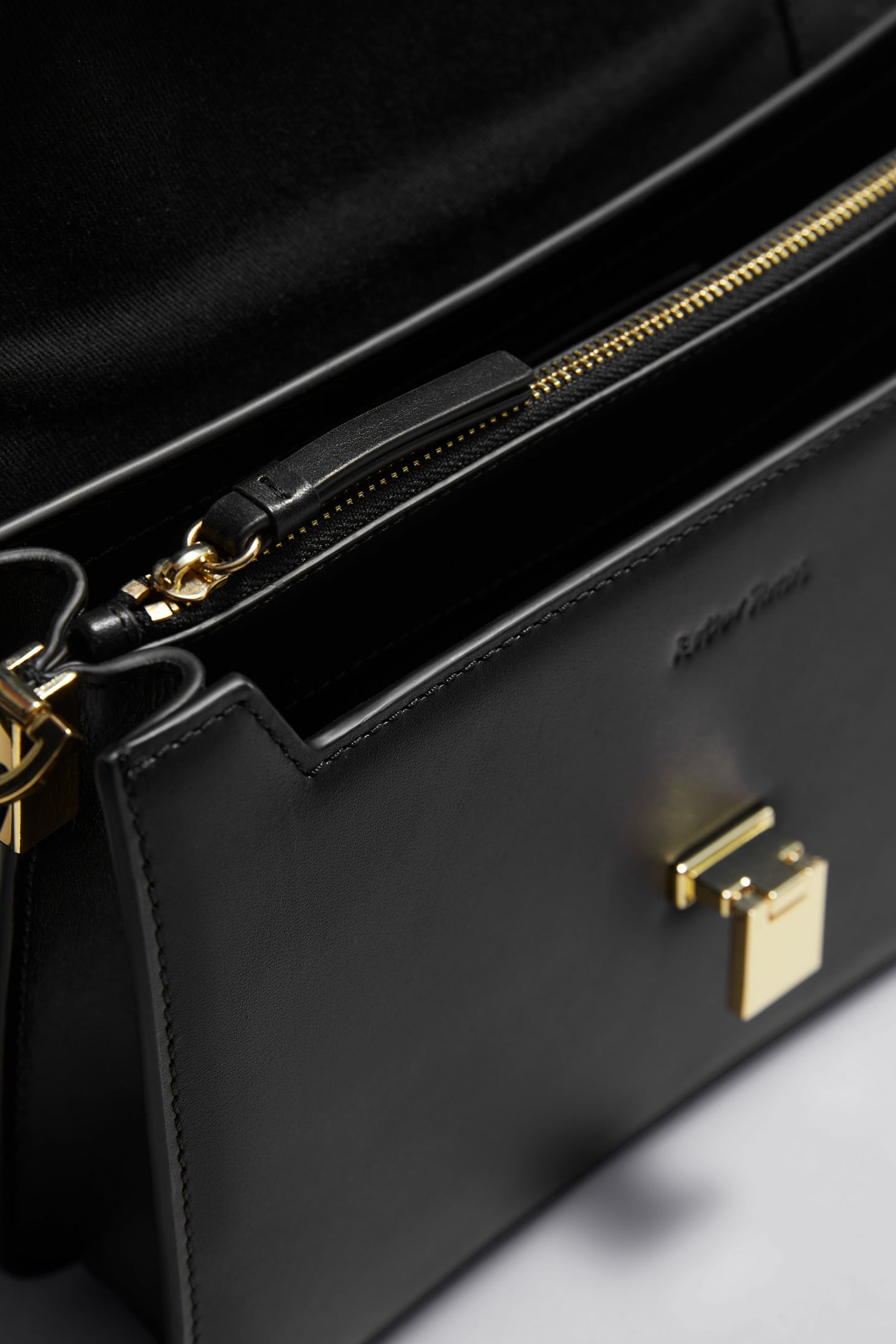 ANDIE FLAT CROSSBODY BLACK 4