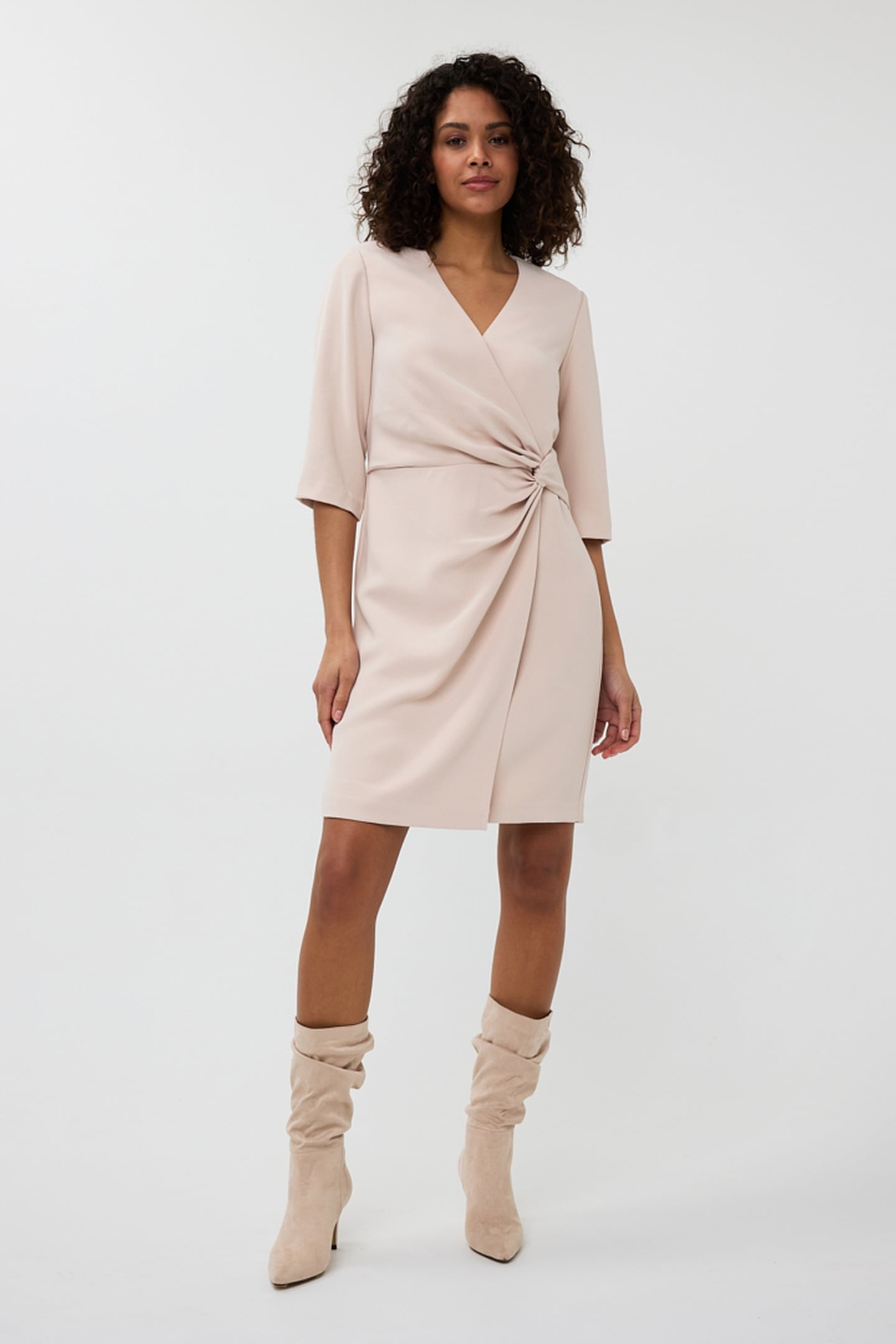 EsQualo Dress Overlap Knot S/slve Sand Maat: 46 | Midi Jurken Outlet | Dames | Beige
