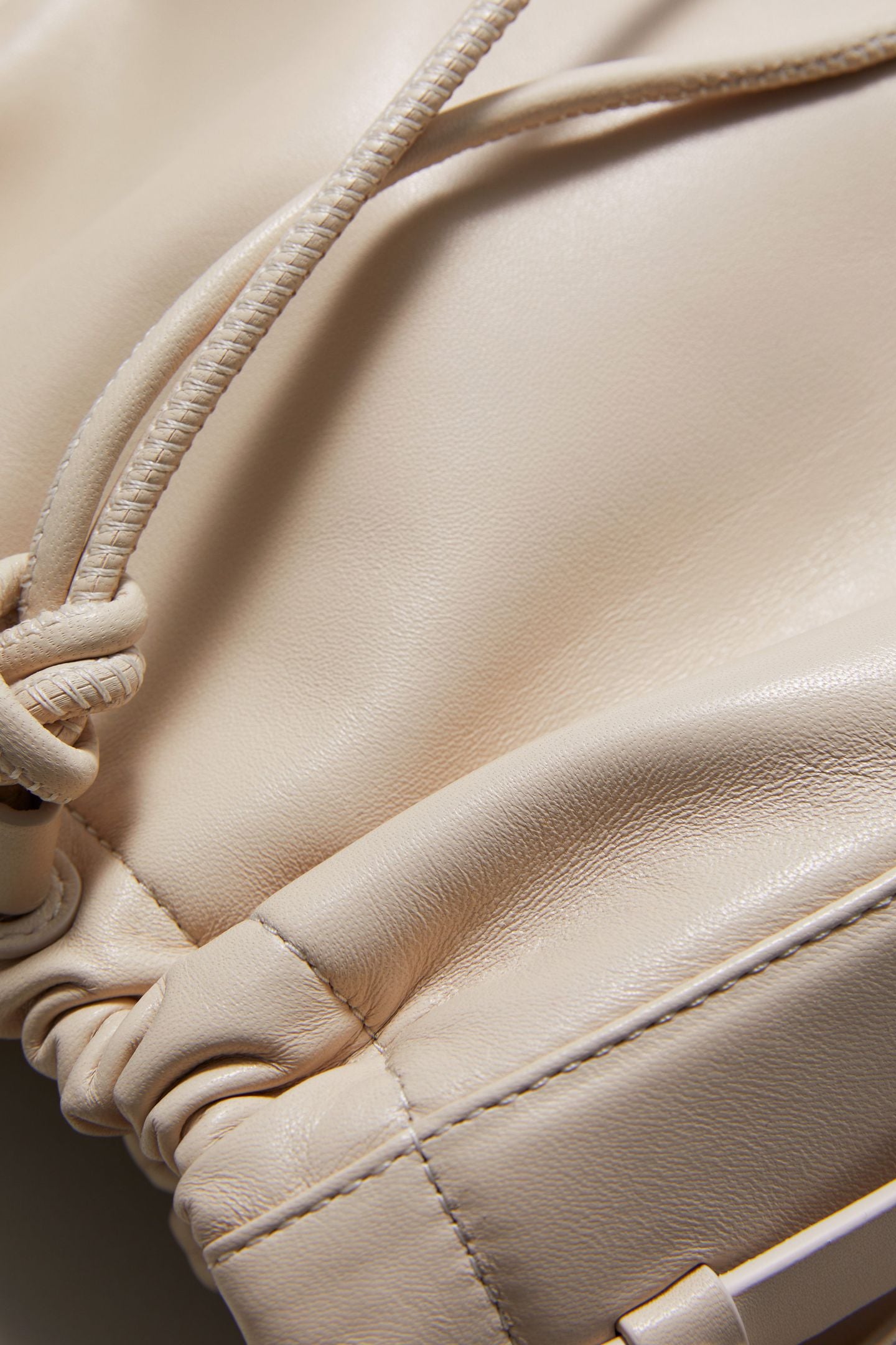 TONI MEDIUM BUCKET BEIGE 4