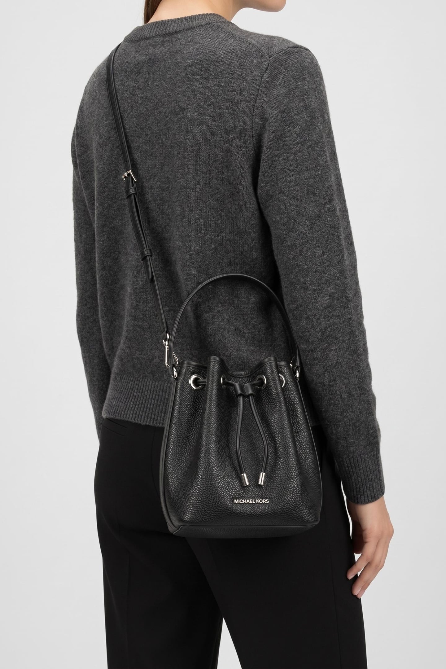 MEDIUM BUCKET MESSENGER BLACK 1