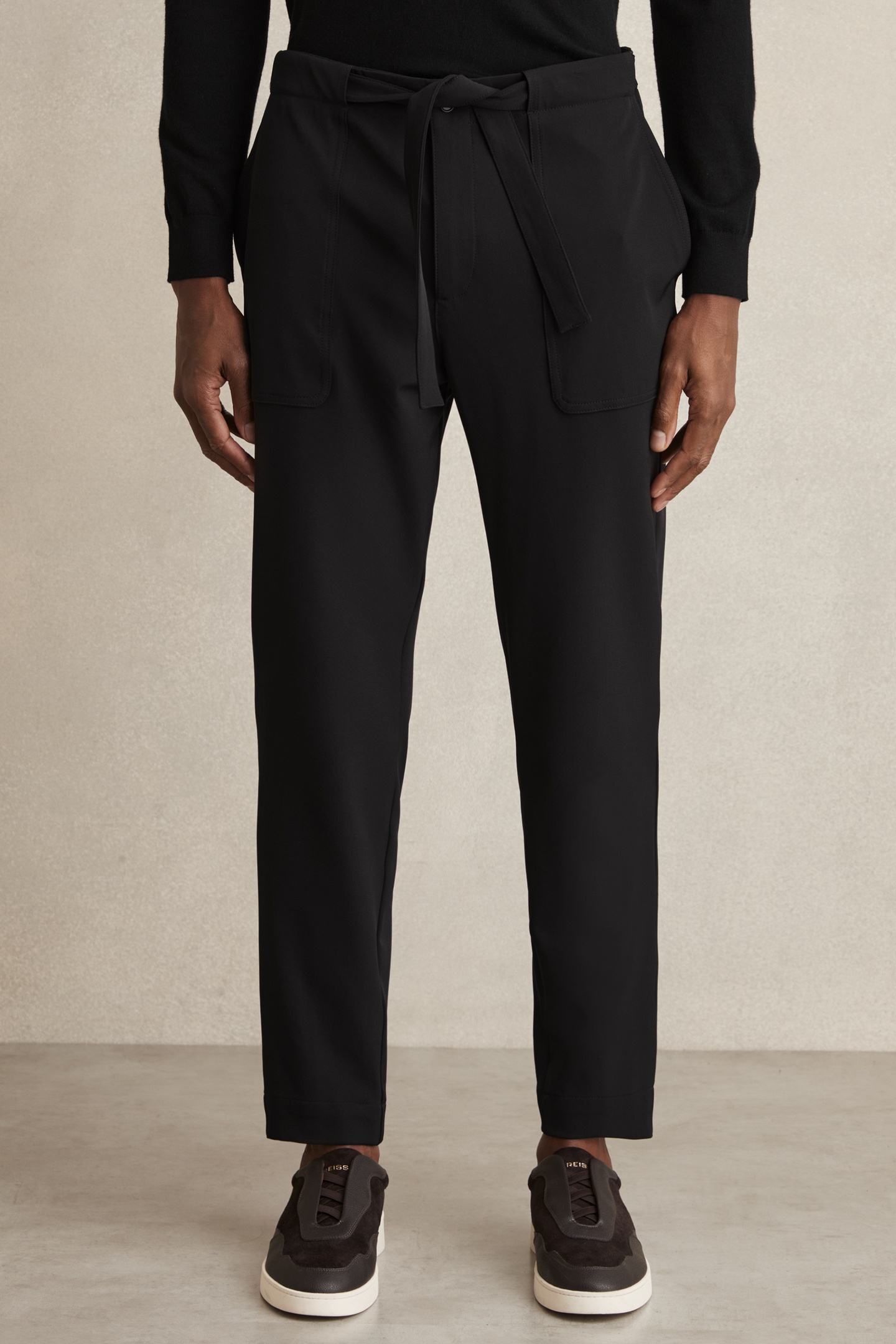Reiss Relaxed Belted Technical Trouser Black Maat: W34 | Cargobroeken Outlet | Heren | Zwart
