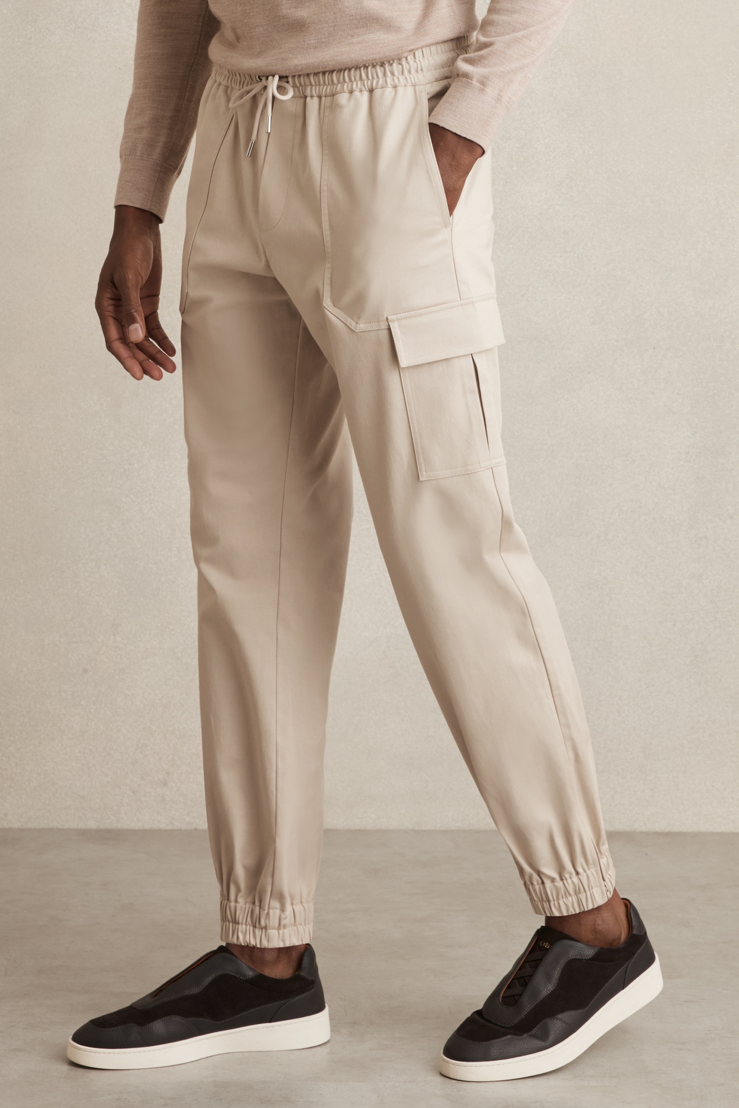 Reiss Relaxed Drawstring Cargo Cuffed Trouser Stone Maat: W36 | Cargobroeken Outlet | Heren | Beige