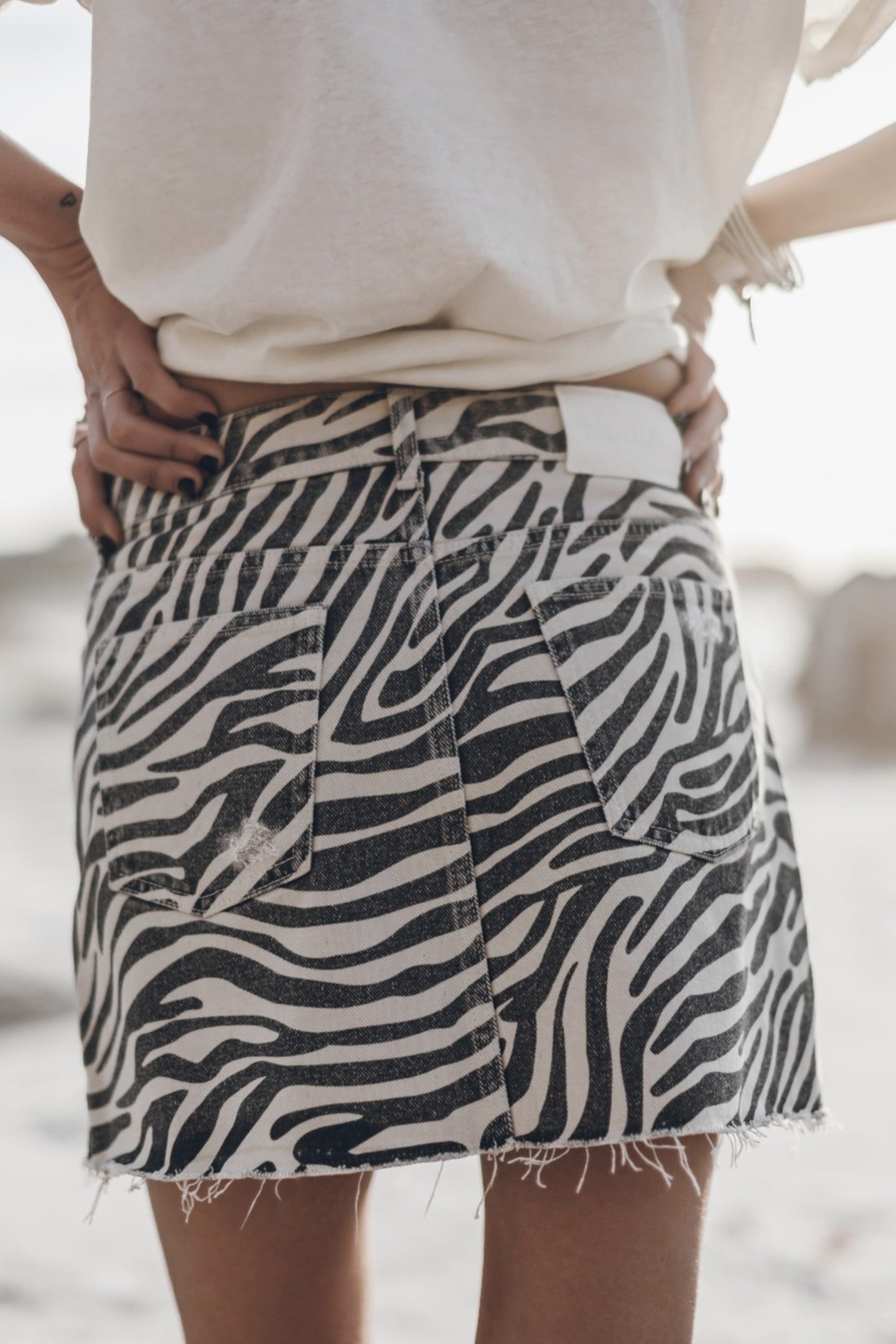 THE ZEBRA DENIM SKIRT BLACK 2