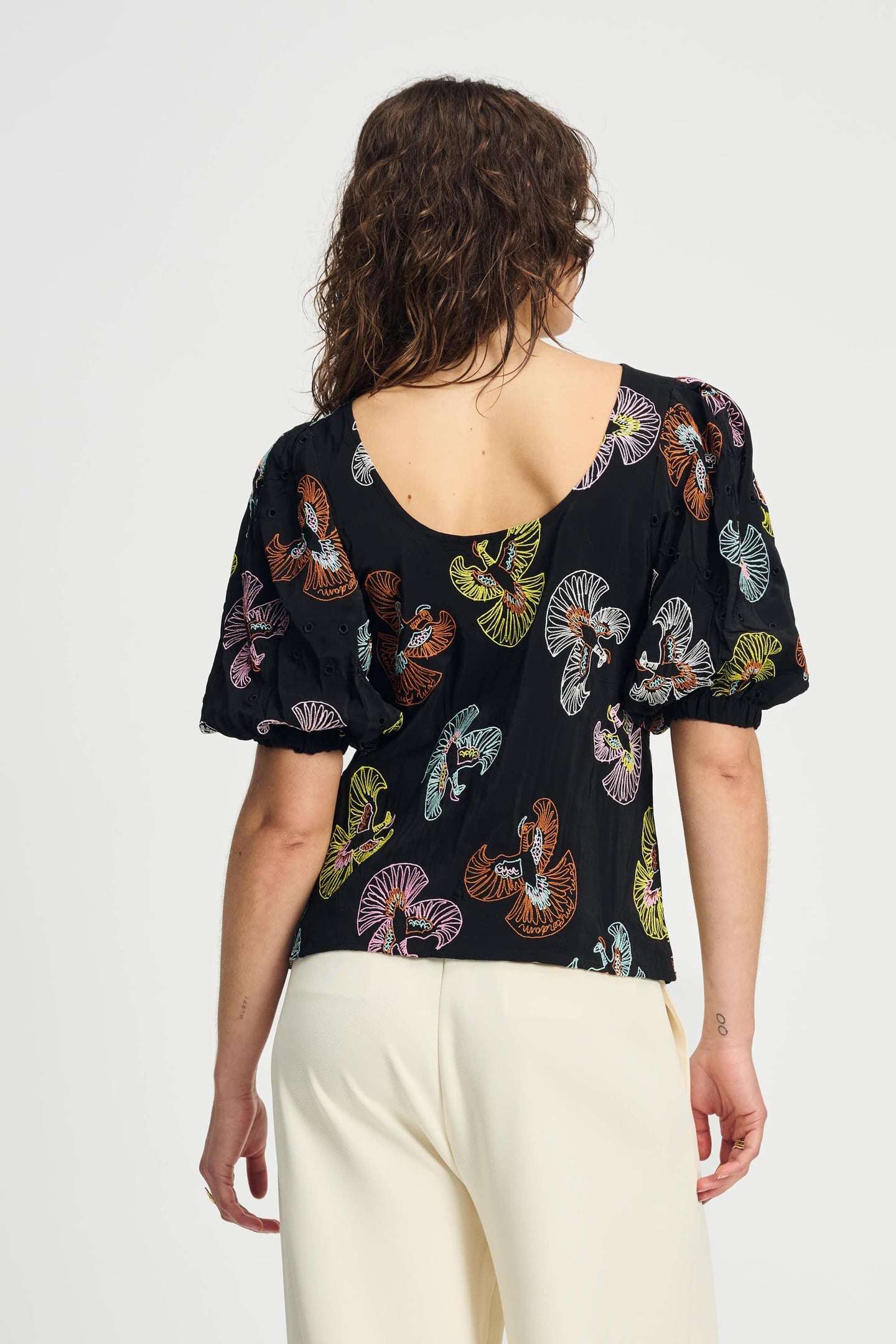 TOP - EMBROIDERY SKY BLACK 3