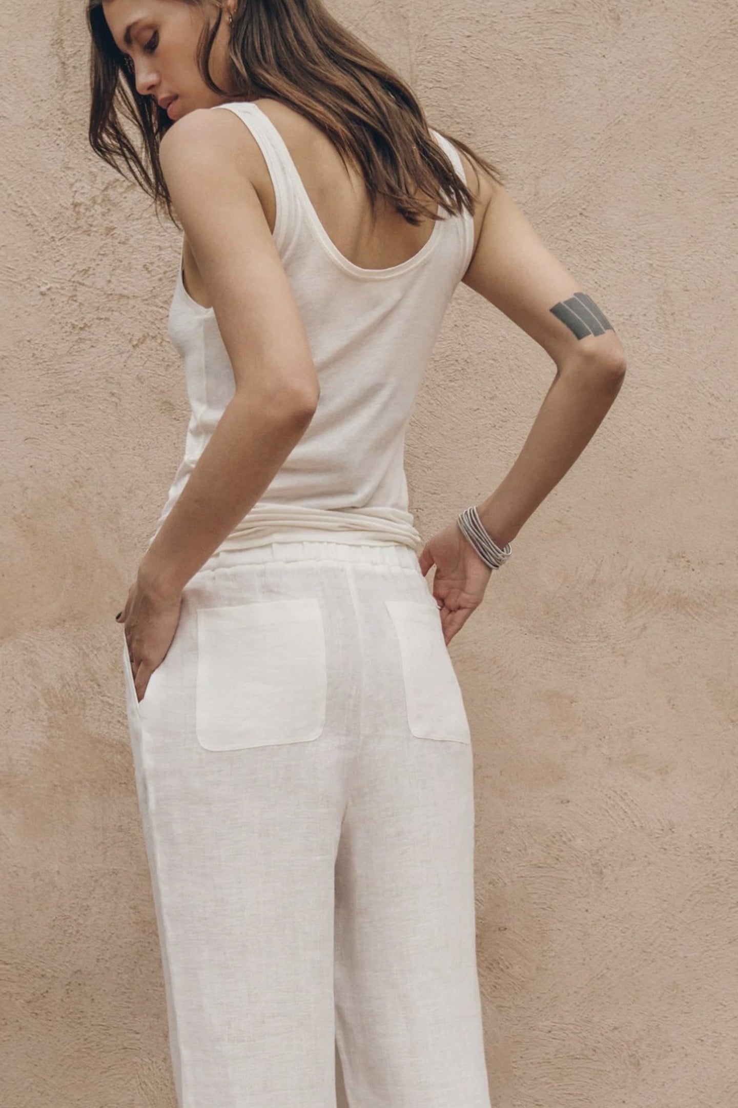 THE WHITE REGULAR TANK TOP WHITE 3