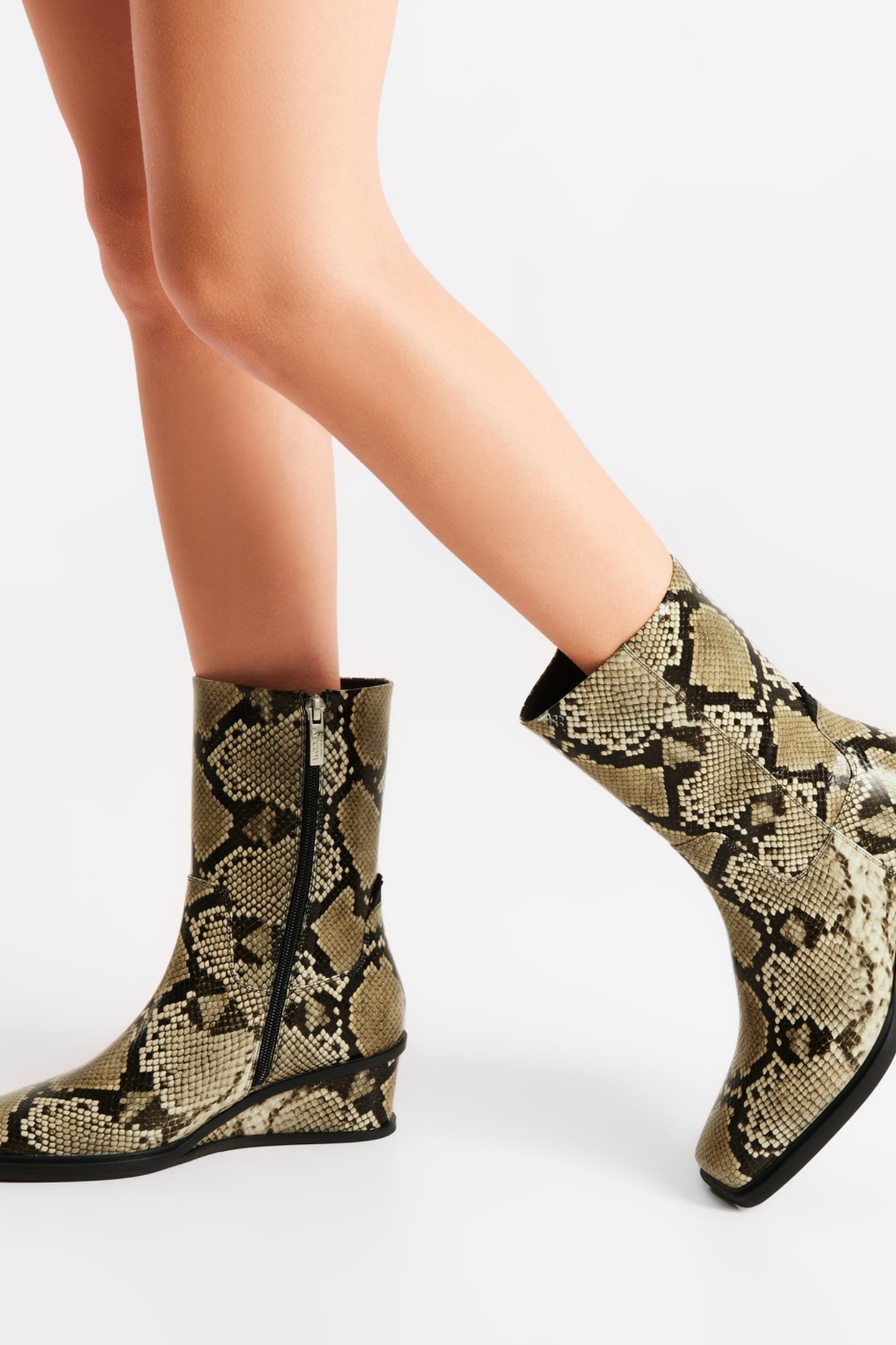 ANN SNAKE SNAKE 4