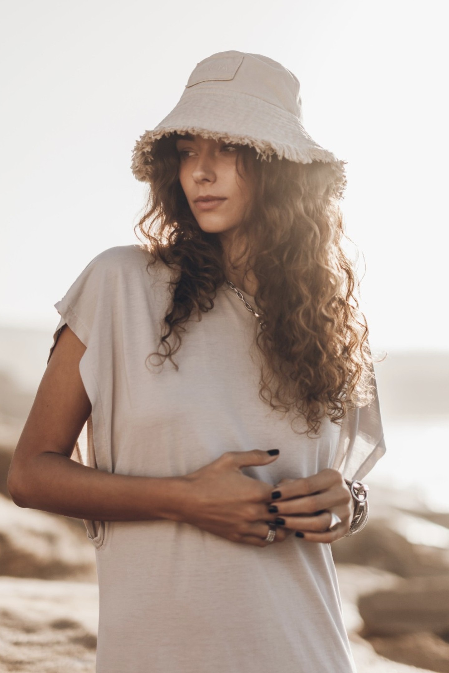 THE LIGHT BUCKET HAT WHITE 1