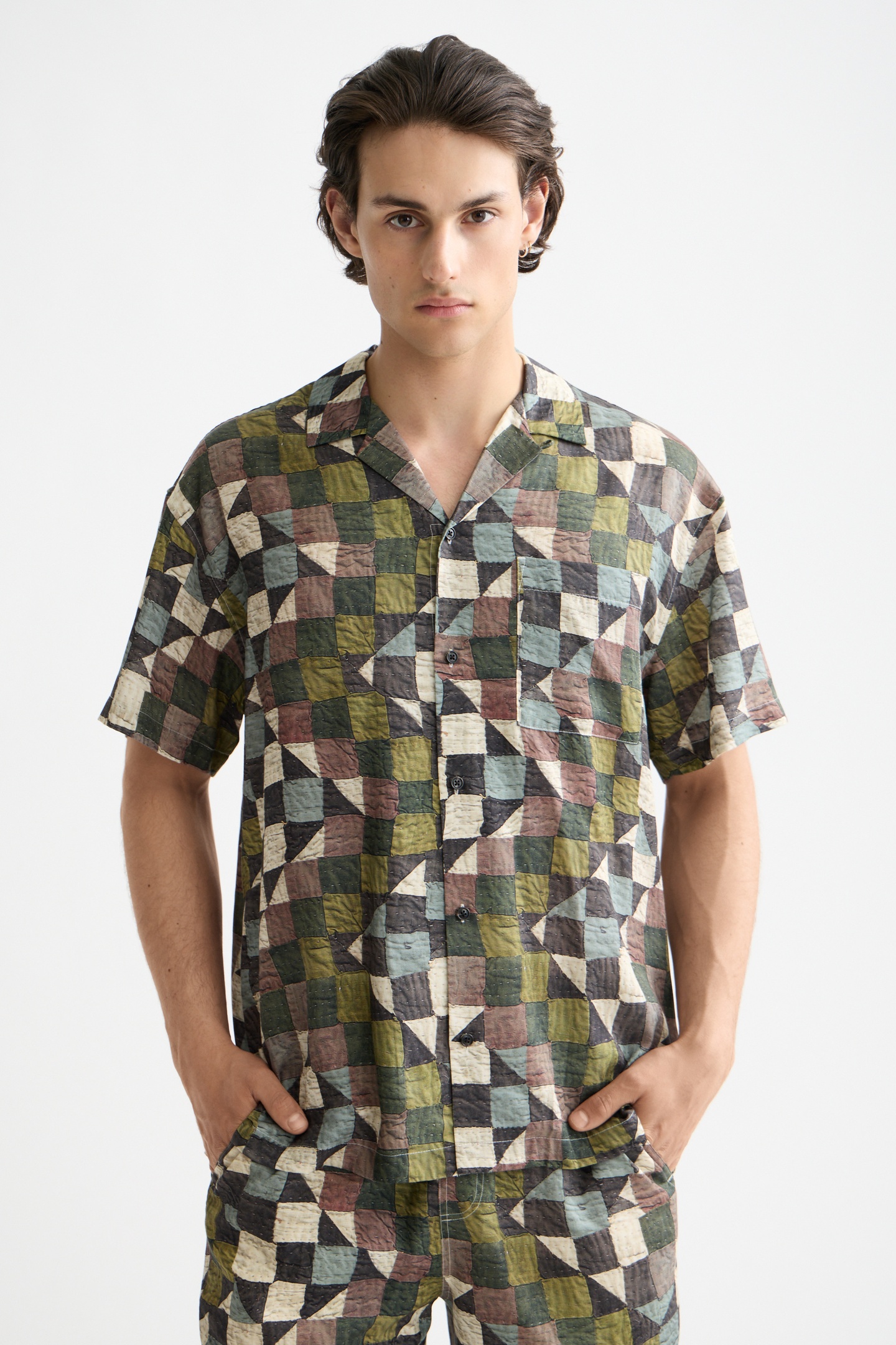 Scotch & Soda Printed Short-sleeved Tencel Shirt Zig Zag Patchwork Multi Maat: S | Casual Overhemden Outlet | Heren | Groen