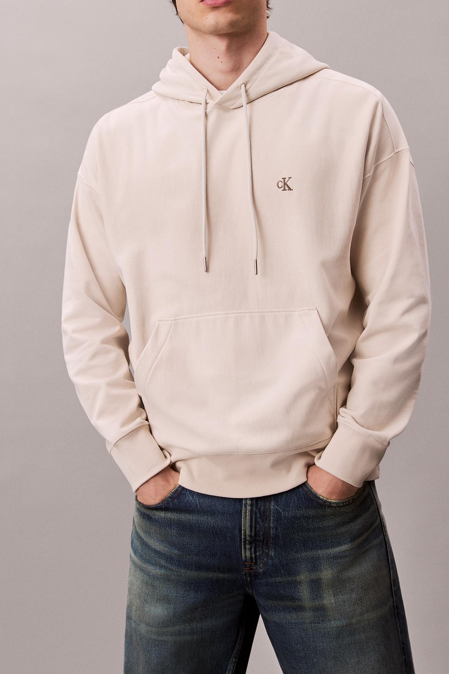 Calvin Klein Premium Terry Monogram Sweatshirt Chalk Maat: L | Hoodies Outlet | Heren | Beige