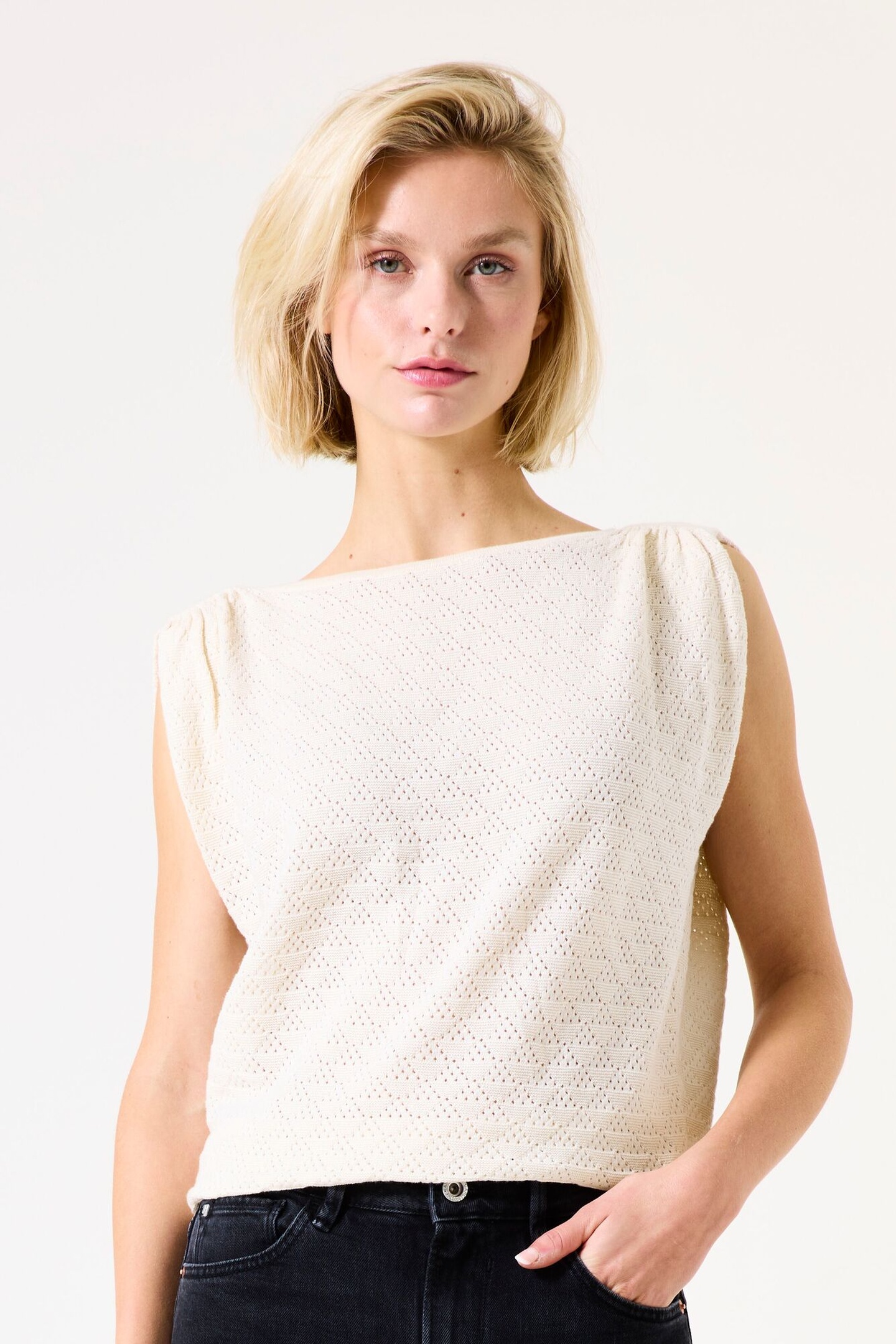 Garcia Ladies Pullover Whitecap Maat: S | Mouwloze Tops Outlet | Dames | Wit