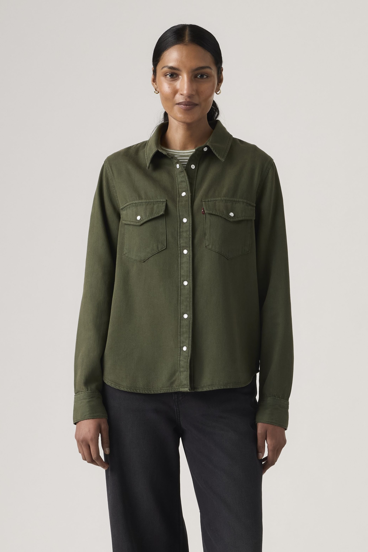 Levi's Iconic Western Lightweight Shirt Maat: L | Longsleeves Outlet | Dames | Groen