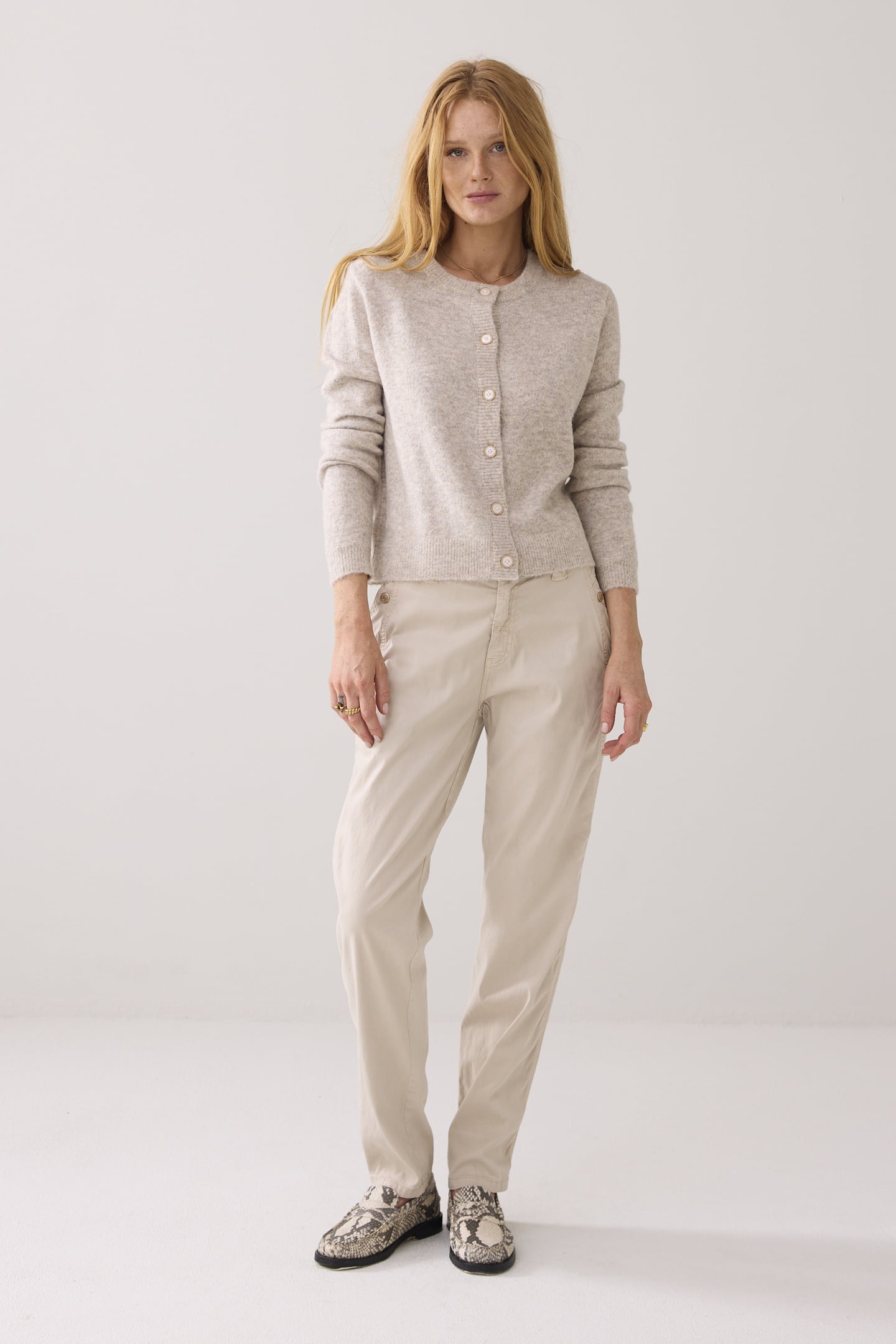 Summum Woman Tapered Silk Stretch Sateen Ash Maat: 34 | Cargobroeken Outlet | Dames | Beige