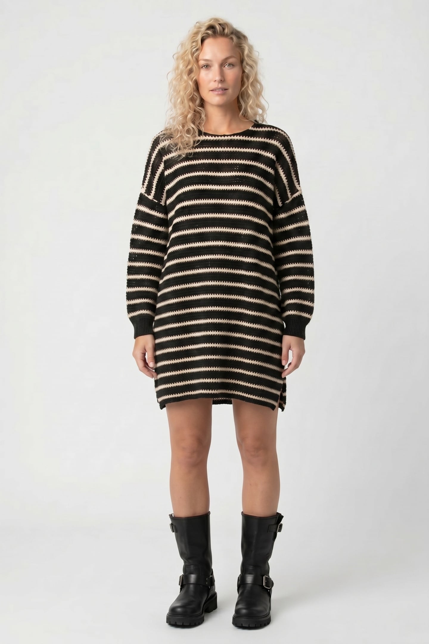 Mikuta The Striped Long Knitted Sweater Maat: XS/S | Sweaters Outlet | Dames | Zwart