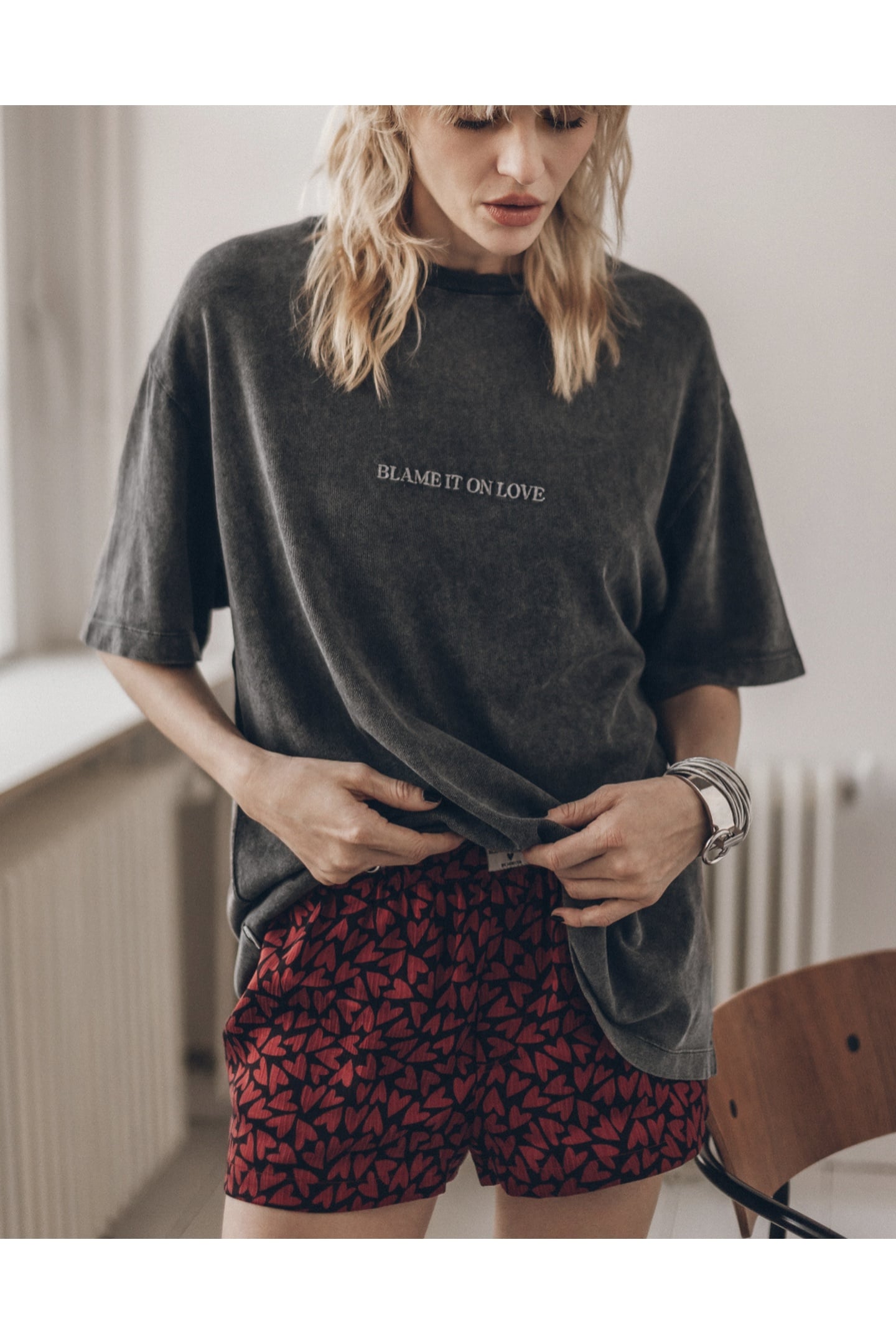 Mikuta The Dark Faded Love Unisex T-shirt Maat: XS | Tops Outlet | Dames | Grijs