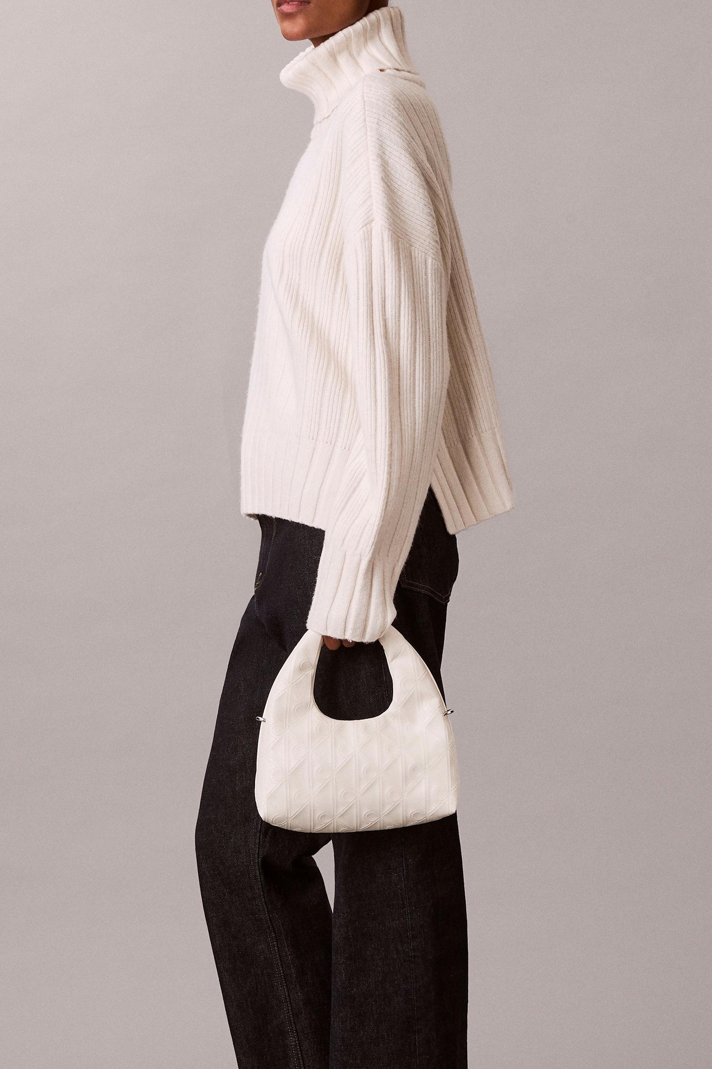 Calvin Klein Emblem Puffer Crossover Bag Lily White Maat: OS | Handtassen Outlet | Dames | Wit