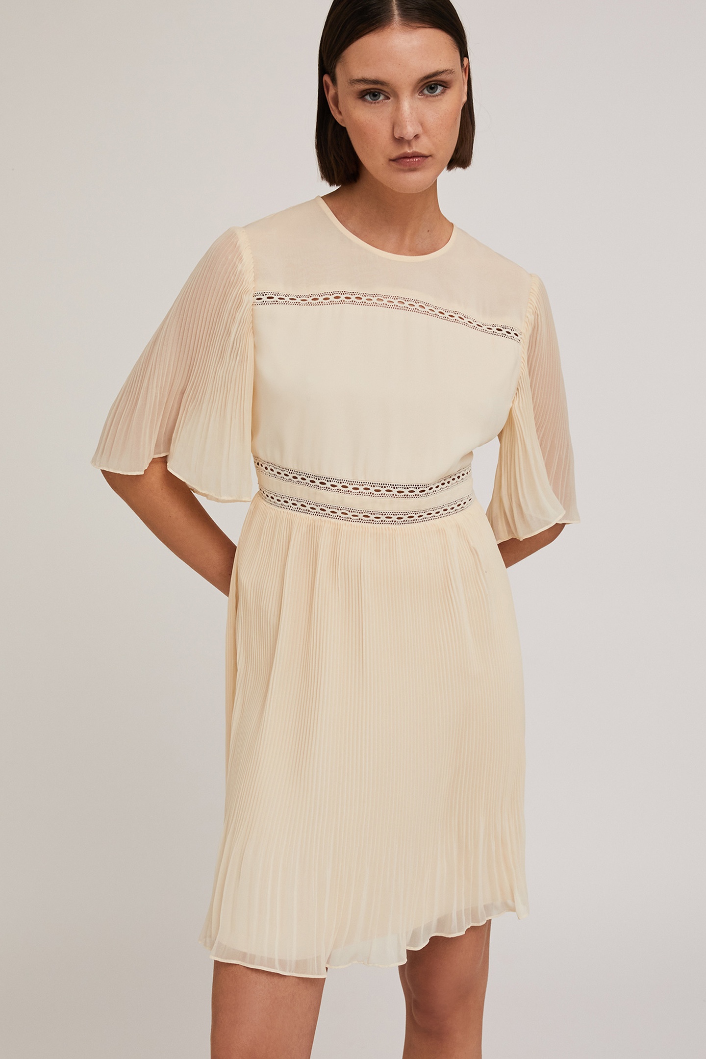Motivi Embroidered Dress With Pleated Details White Maat: 40 | Mini Jurken Outlet | Dames | Wit