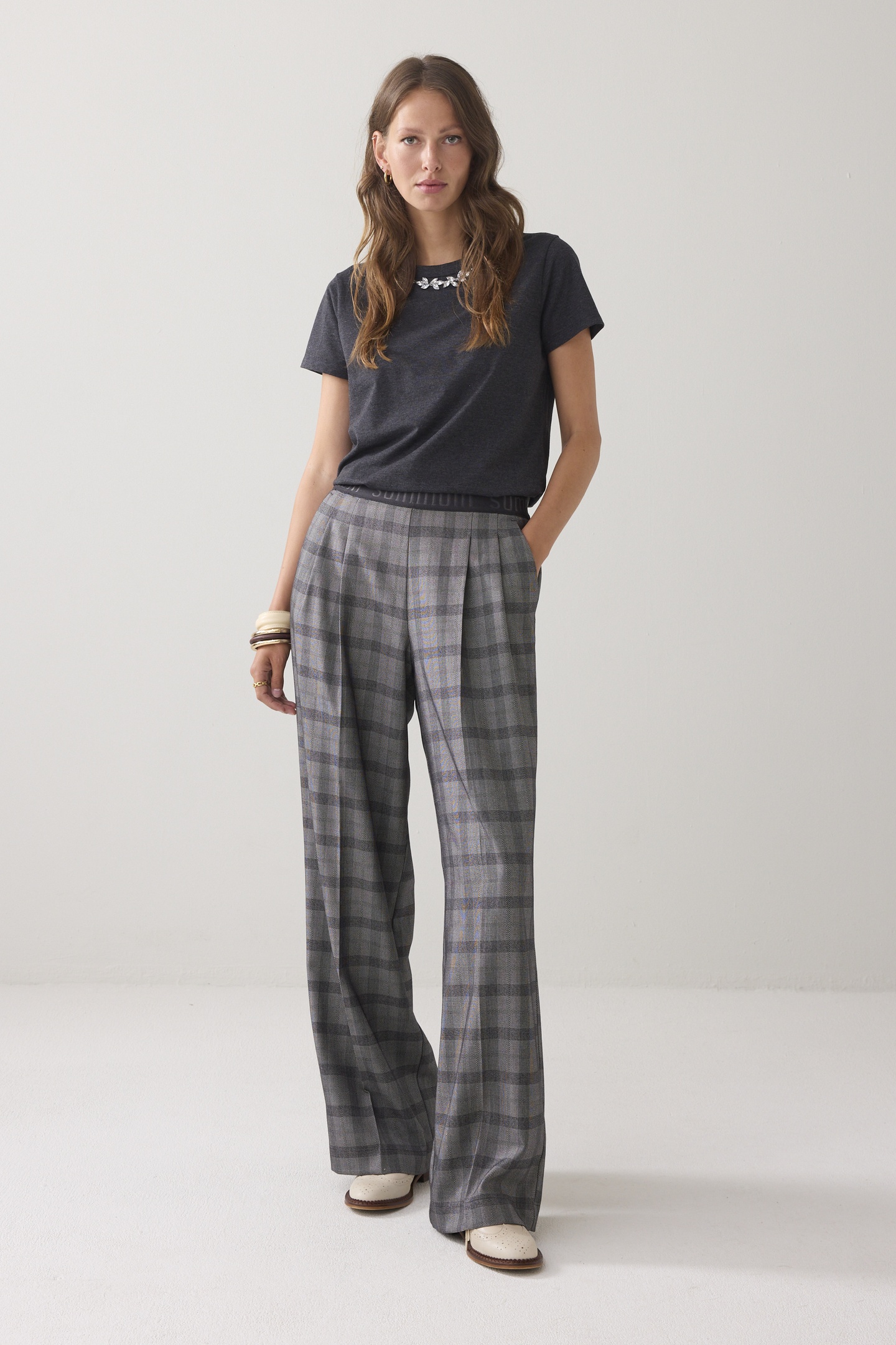 Summum Woman T-shirt Met Necklace Detail Anthracite Maat: M | Tops Outlet | Dames | Grijs