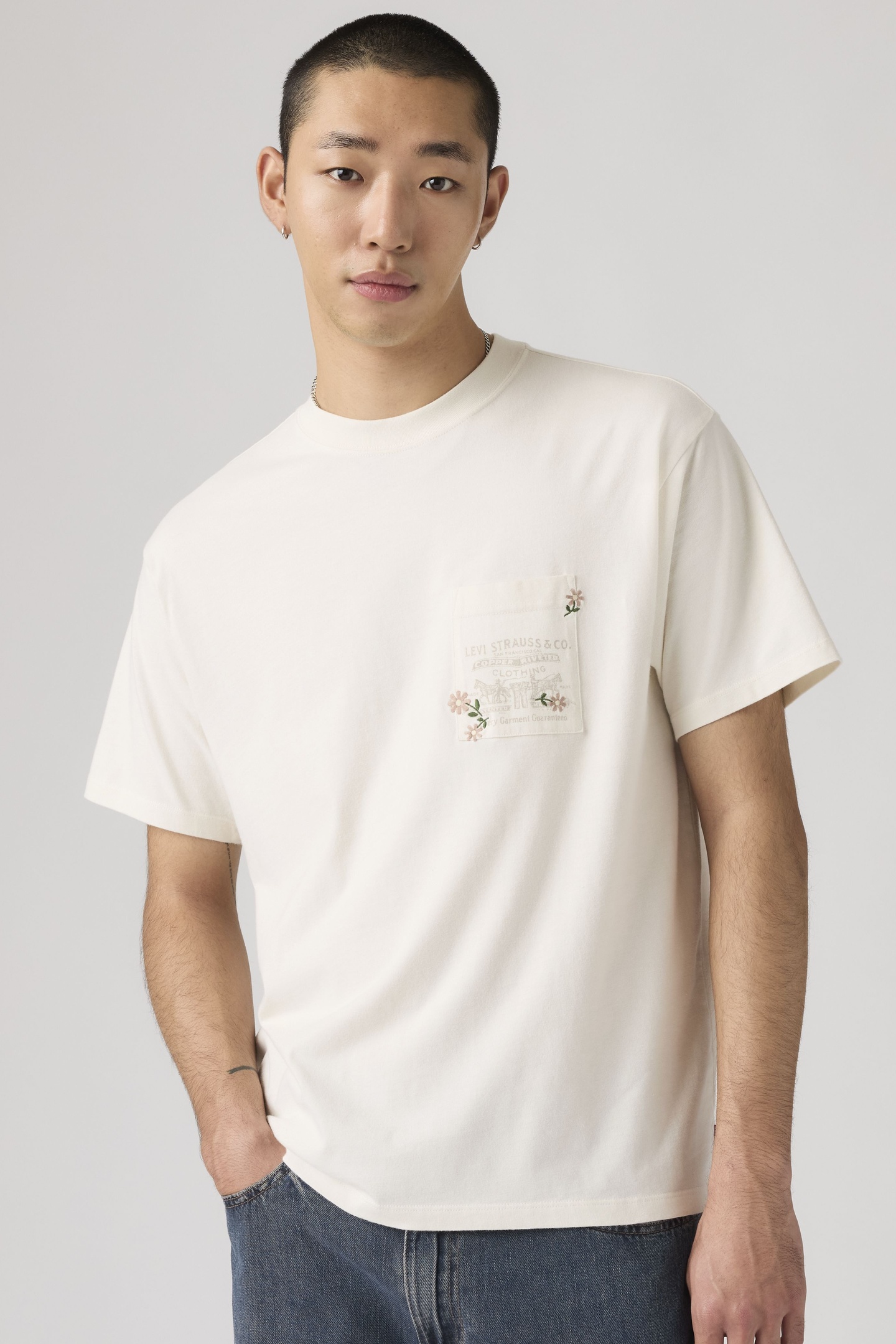 Levi's Graphic Vintage Fit Pocket Tee Craft Ser Maat: L | Basic T-Shirts Outlet | Heren | Wit