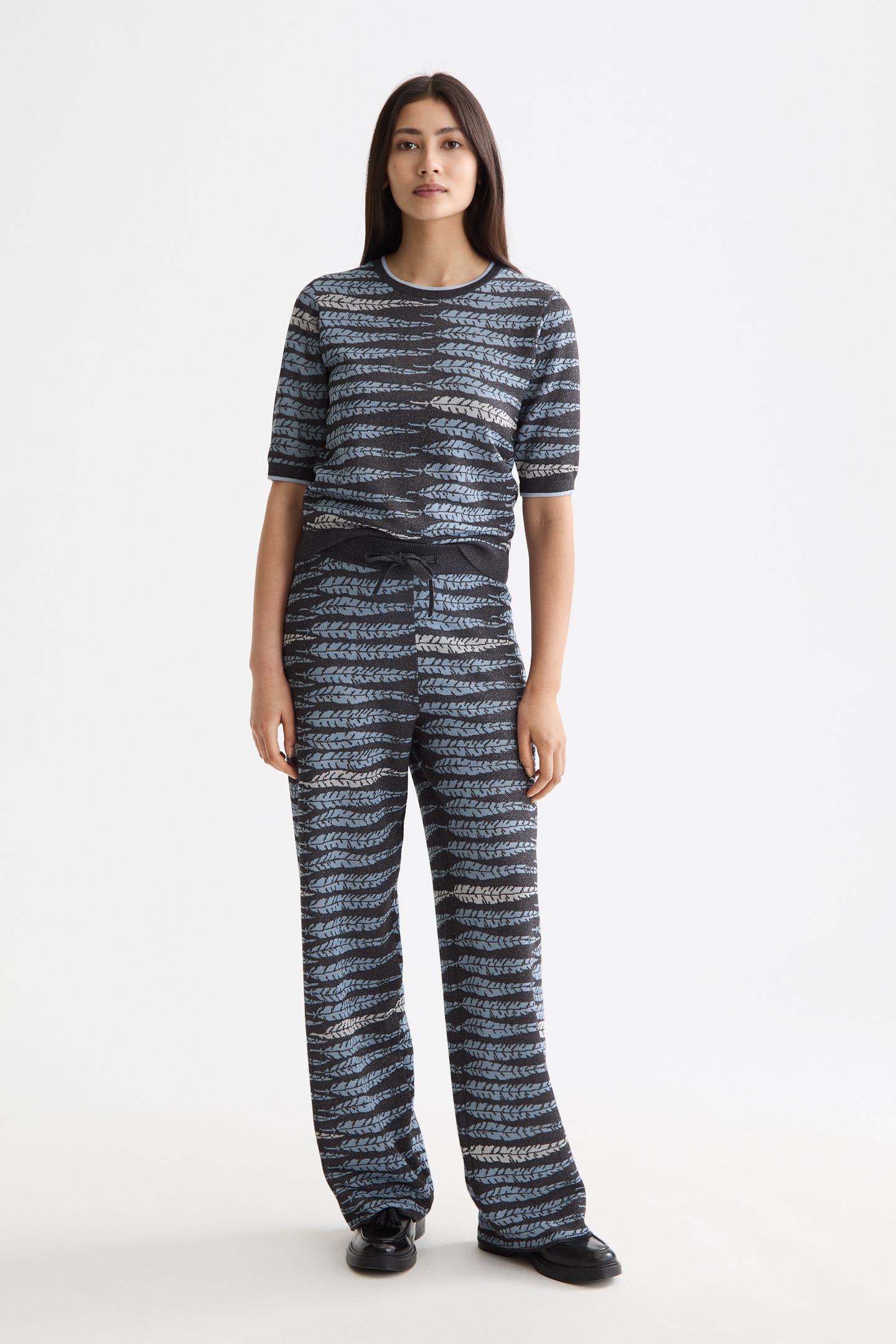 Scotch & Soda Lurex Jacquard Knitted Tee Charcoal Art Maat: XS | Sweaters Outlet | Dames | Zwart