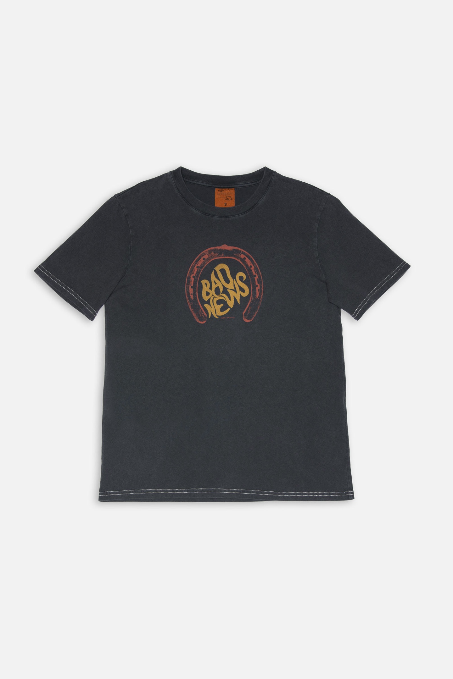 Nudie Jeans Joni Bad News T-shirt Maat: XS | Tops Outlet | Dames | Zwart