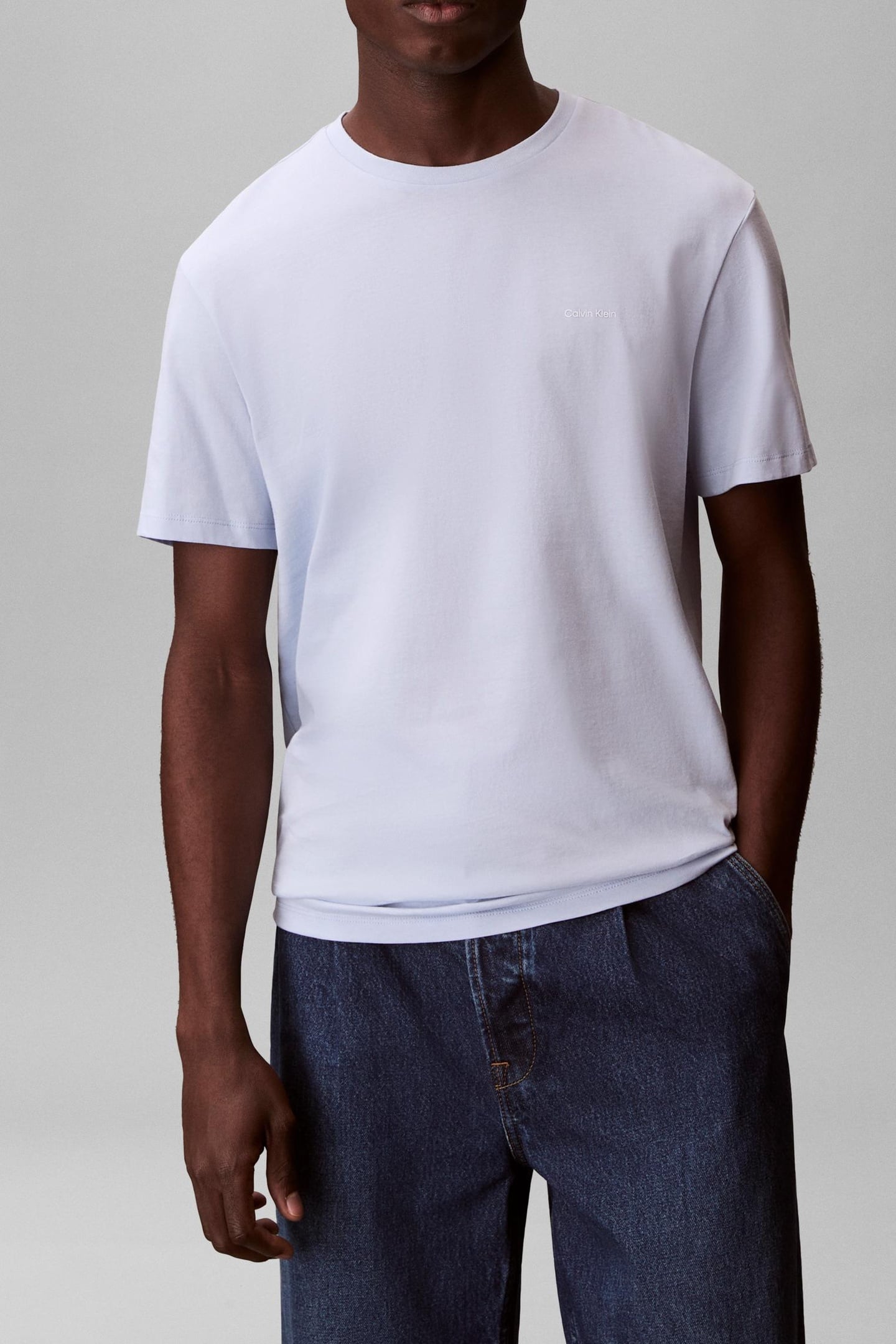 Calvin Klein Ss Micro Logo Crewneck Tee Breezy Blue Maat: L | Relaxed Jeans Outlet | Heren | Blauw