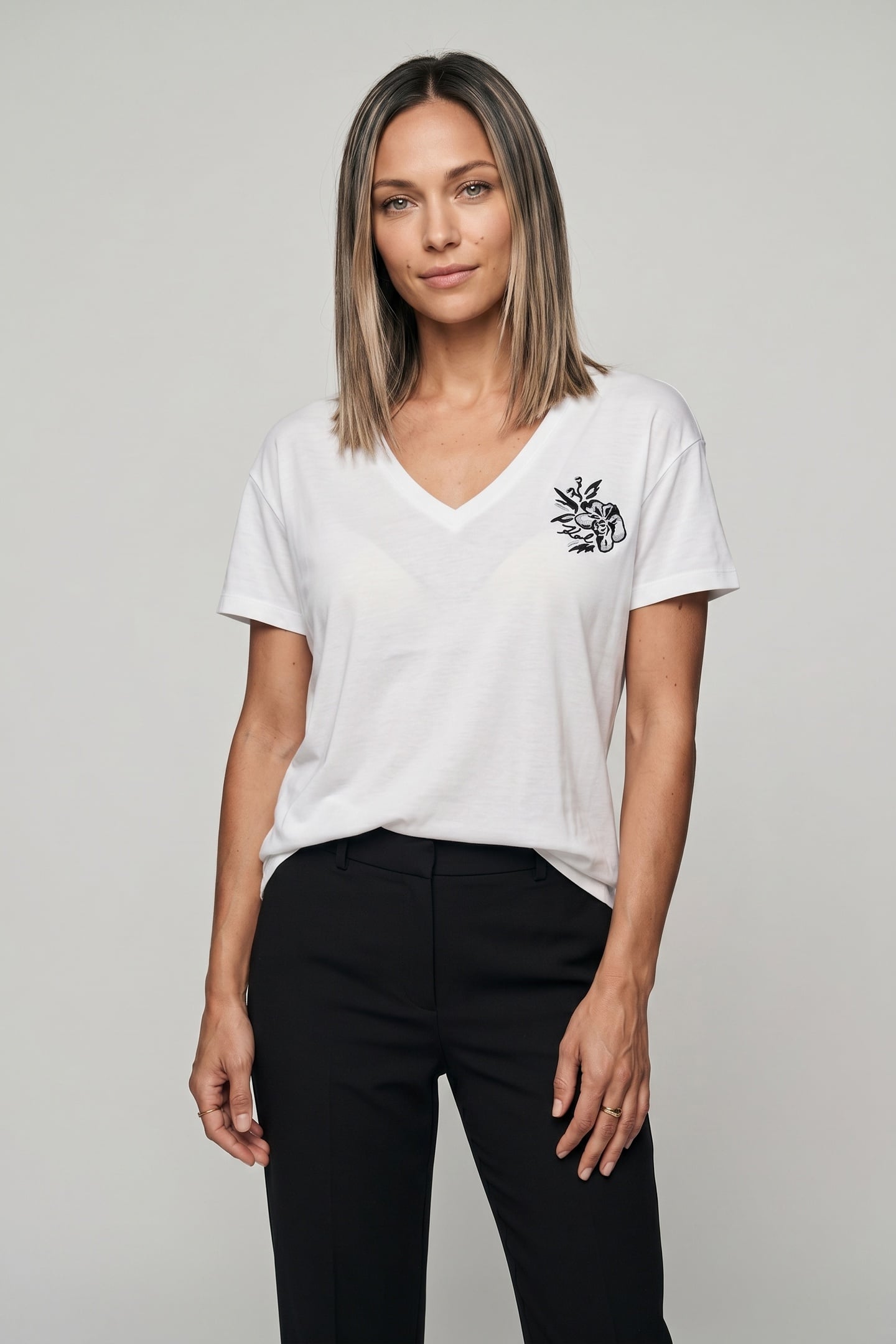 Karl Lagerfeld Orchid V-neck T-shirt White Maat: XS | Tops Outlet | Dames | Wit
