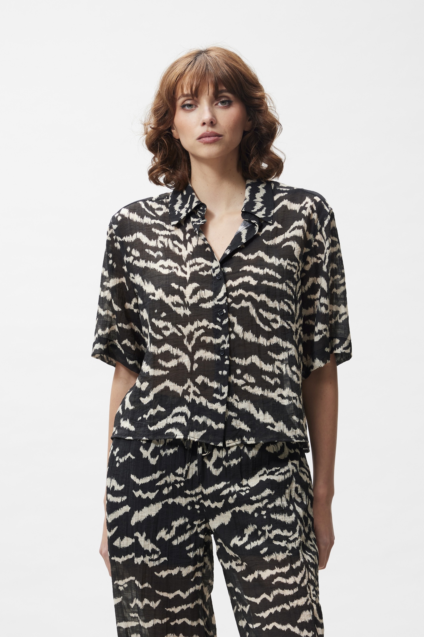 Catwalk Junkie Short Sleeve Tiger Blouse Black Maat: 36 | Overhemden Outlet | Dames | Zwart