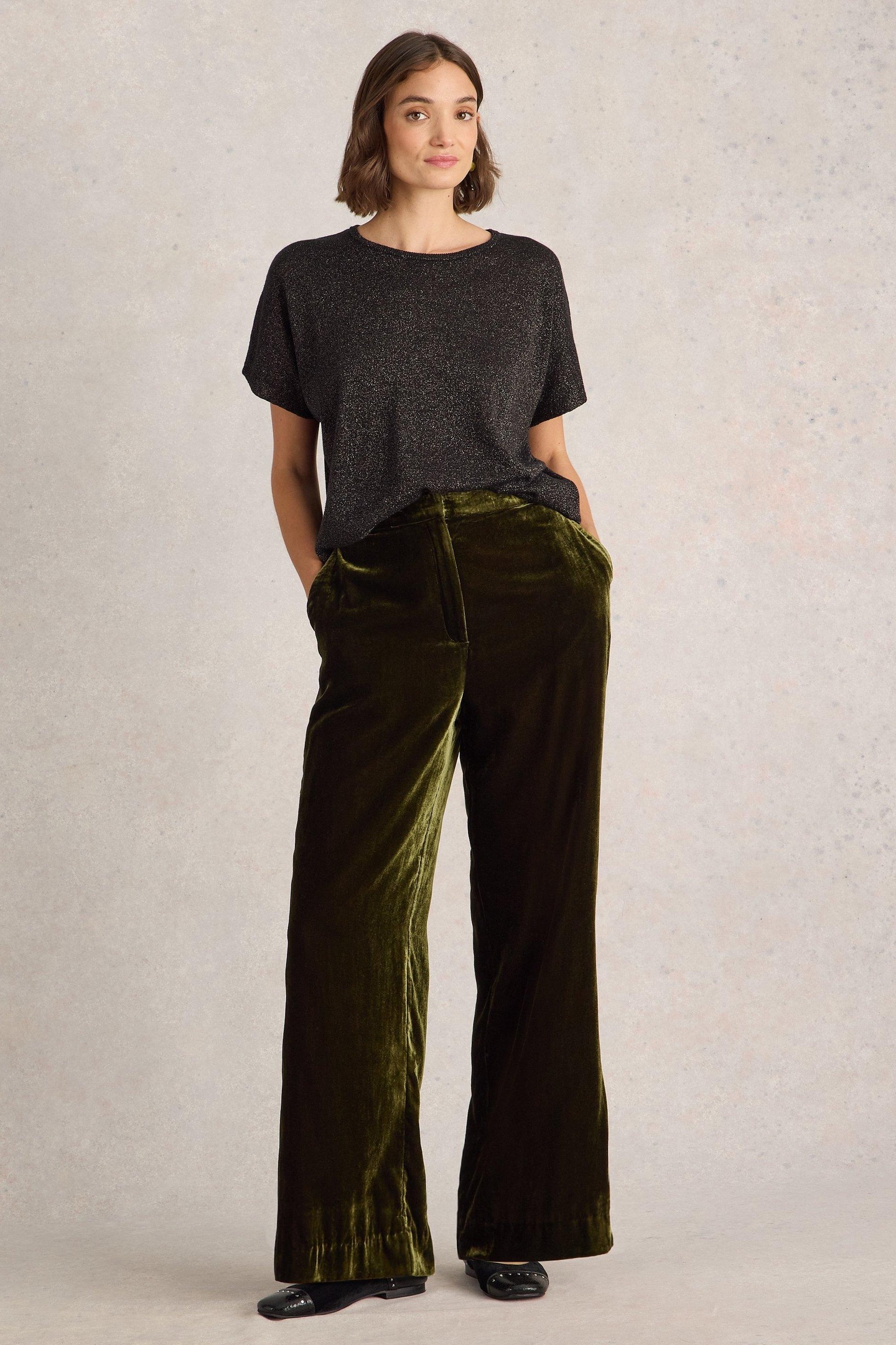 White Stuff Belle Wide Leg Velvet Trouser Khaki Green Maat: 14 REGULAR | Pantalons Outlet | Dames | Bruin