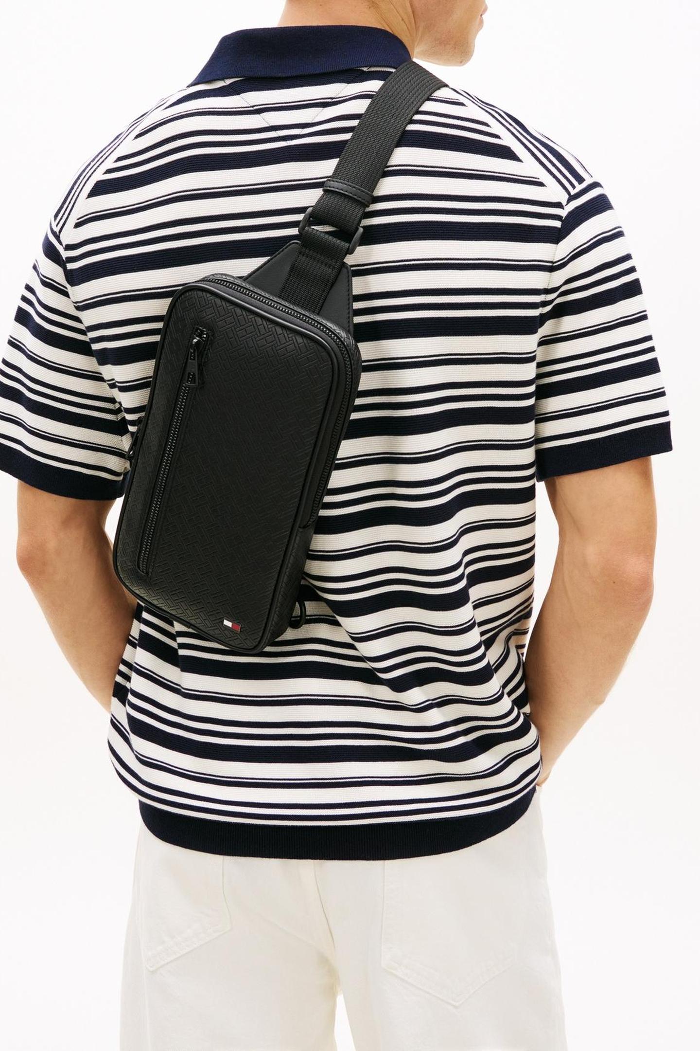 Tommy Hilfiger Embossed Flag Sling Bag Black Maat: OS | Tassen Outlet | Heren | Zwart