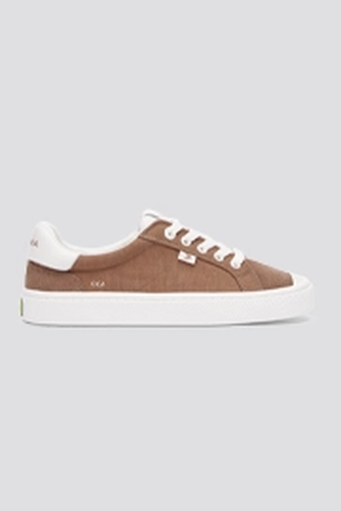 Cariuma Oca Nylon And Suede Mocha Mousse Maat: 39.5 | Sneakers Outlet | Unisex | Bruin