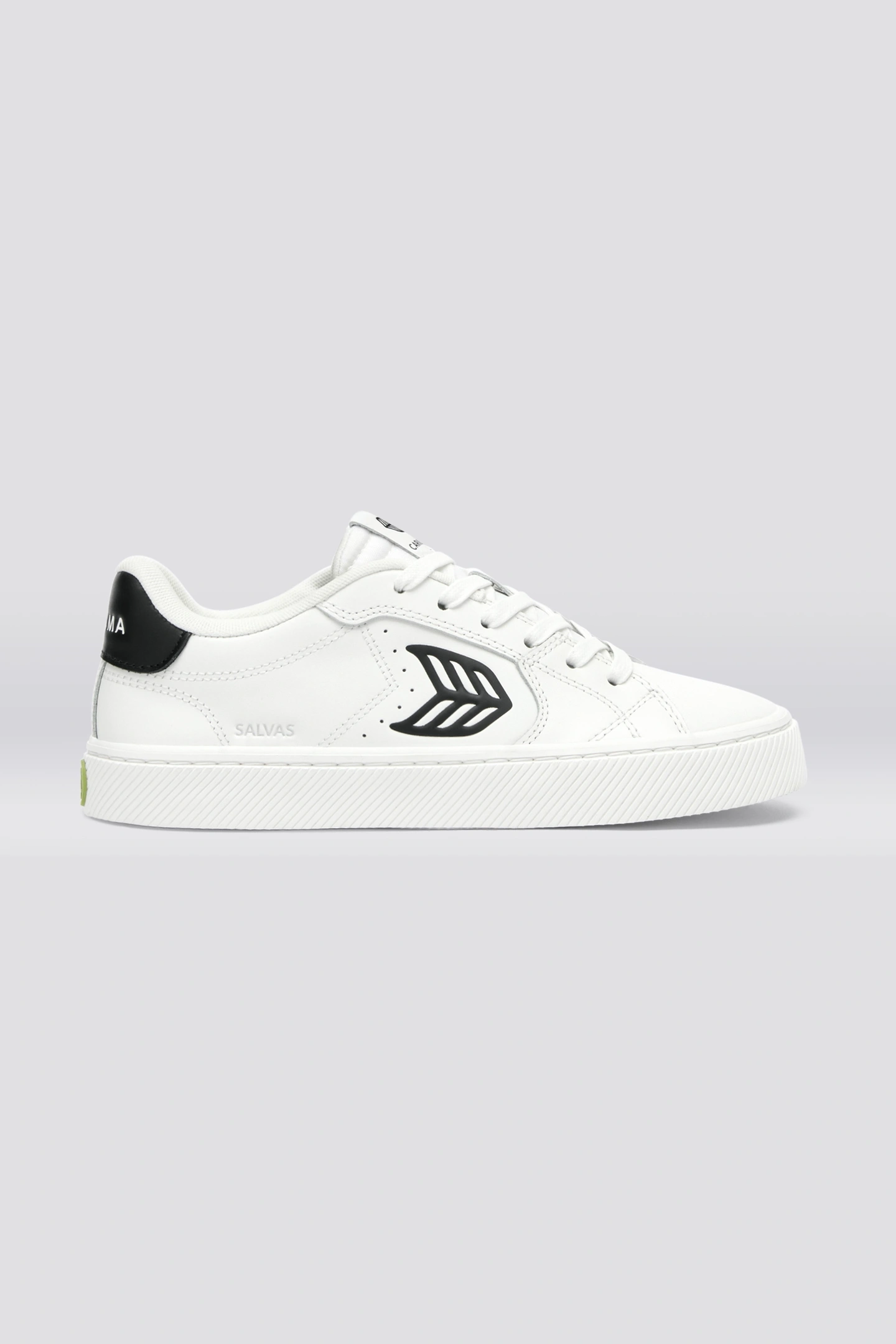 Cariuma Salvas Leather White Black Logo Maat: 43 | Sneakers Outlet | Unisex | Zwart
