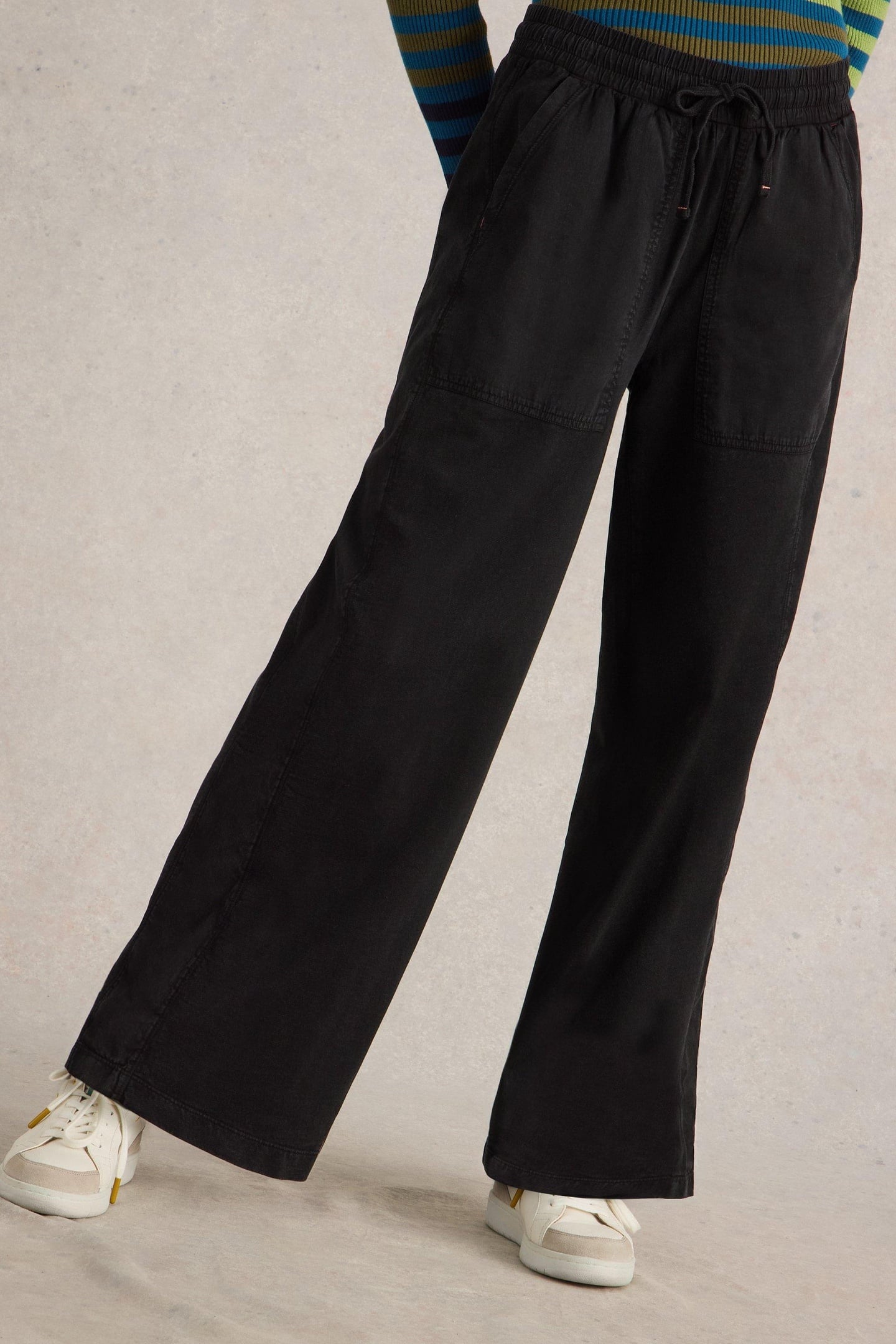 White Stuff Ava Wide Leg Jersey Jogger Pure Black Maat: 18 REGULAR | Joggingbroeken Outlet | Dames | Zwart