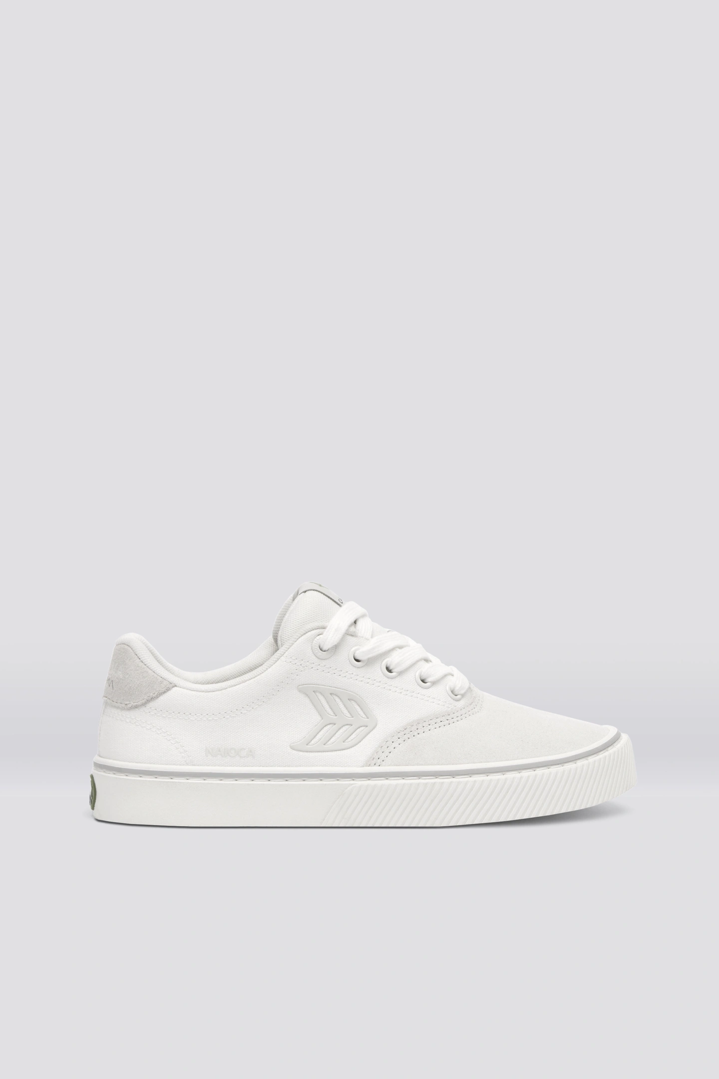 Cariuma Naioca Pro Suede And Canvas Stripe Smoke White Maat: 45.5 | Sneakers Outlet | Unisex | Wit