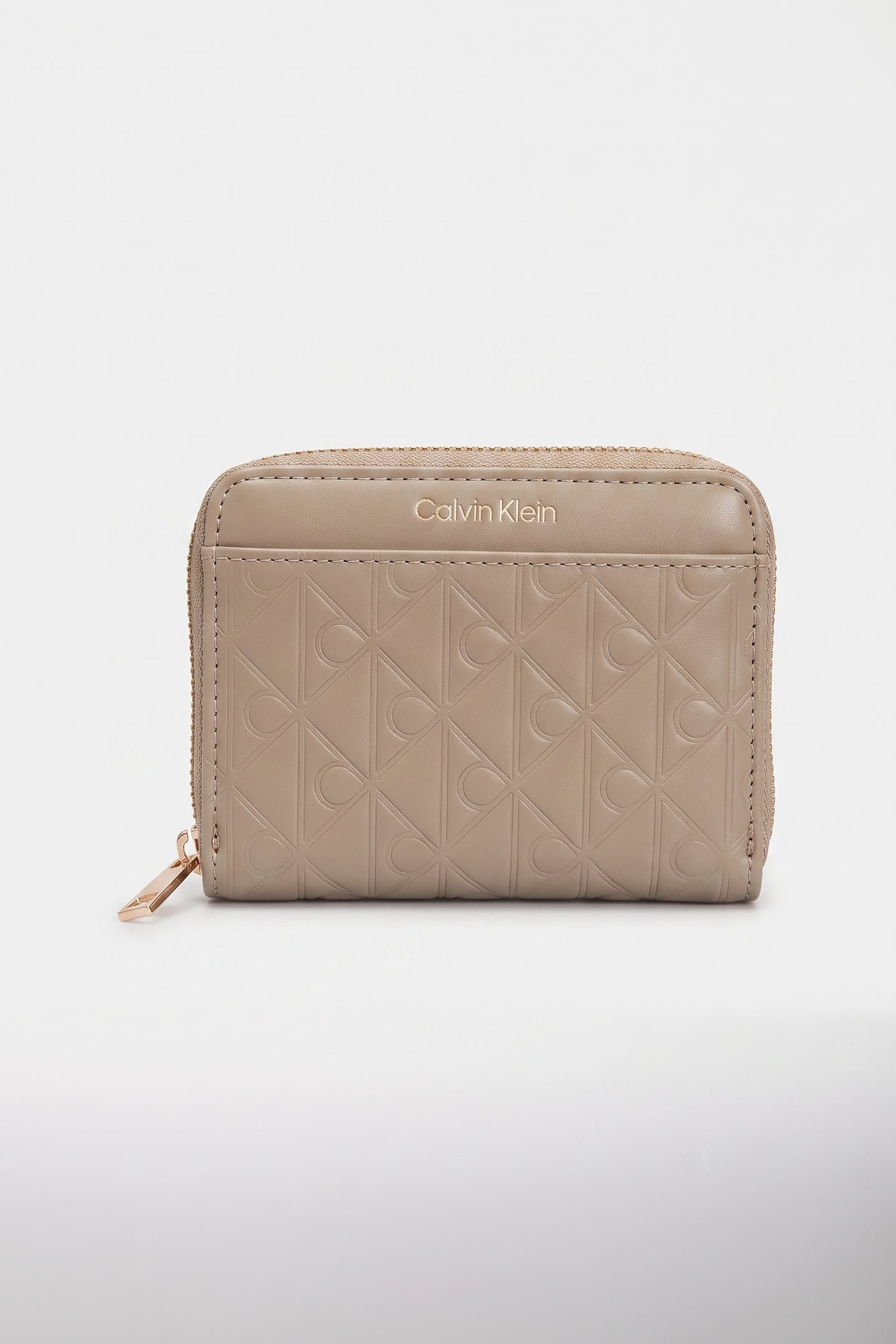 Calvin Klein Emblem Aop Embossed Wallet Desert Taupe Maat: OS | Portemonnees Outlet | Dames | Beige