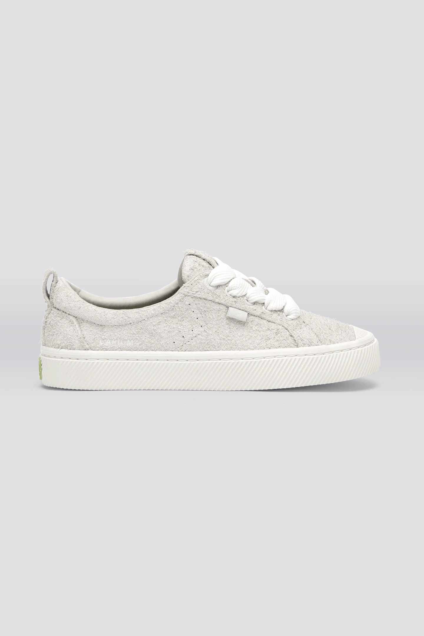 Cariuma Oca Hairy Suede Smoke White Maat: 38 | Sneakers Outlet | Unisex | Grijs