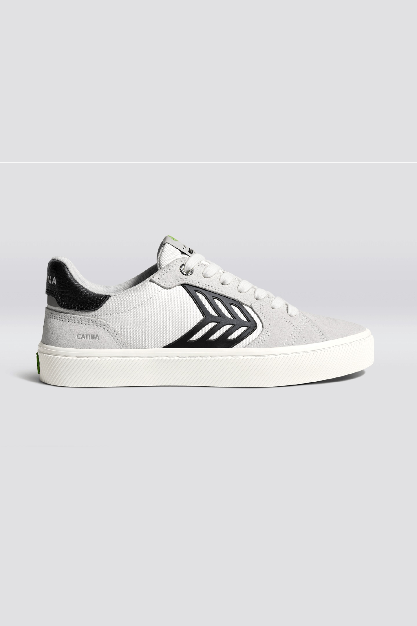 Cariuma Catiba Pro 2.0 Suede Smoke White Cordura Off-white Black Log Maat: 44 | Sneakers Outlet | Unisex | Zwart