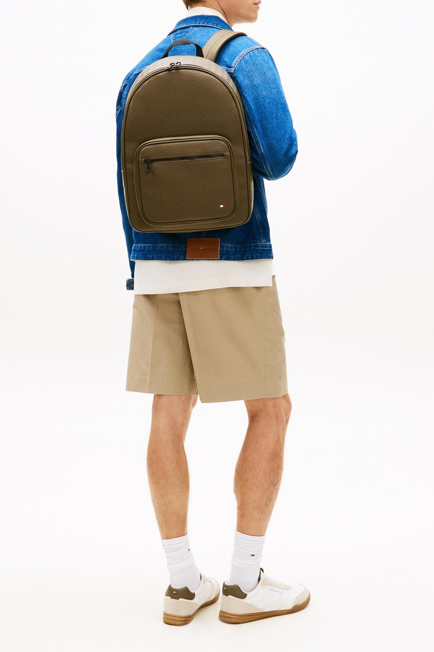 Tommy Hilfiger Embossed Flag Backpack Willow Green Maat: OS | Rugzakken Outlet | Heren | Bruin