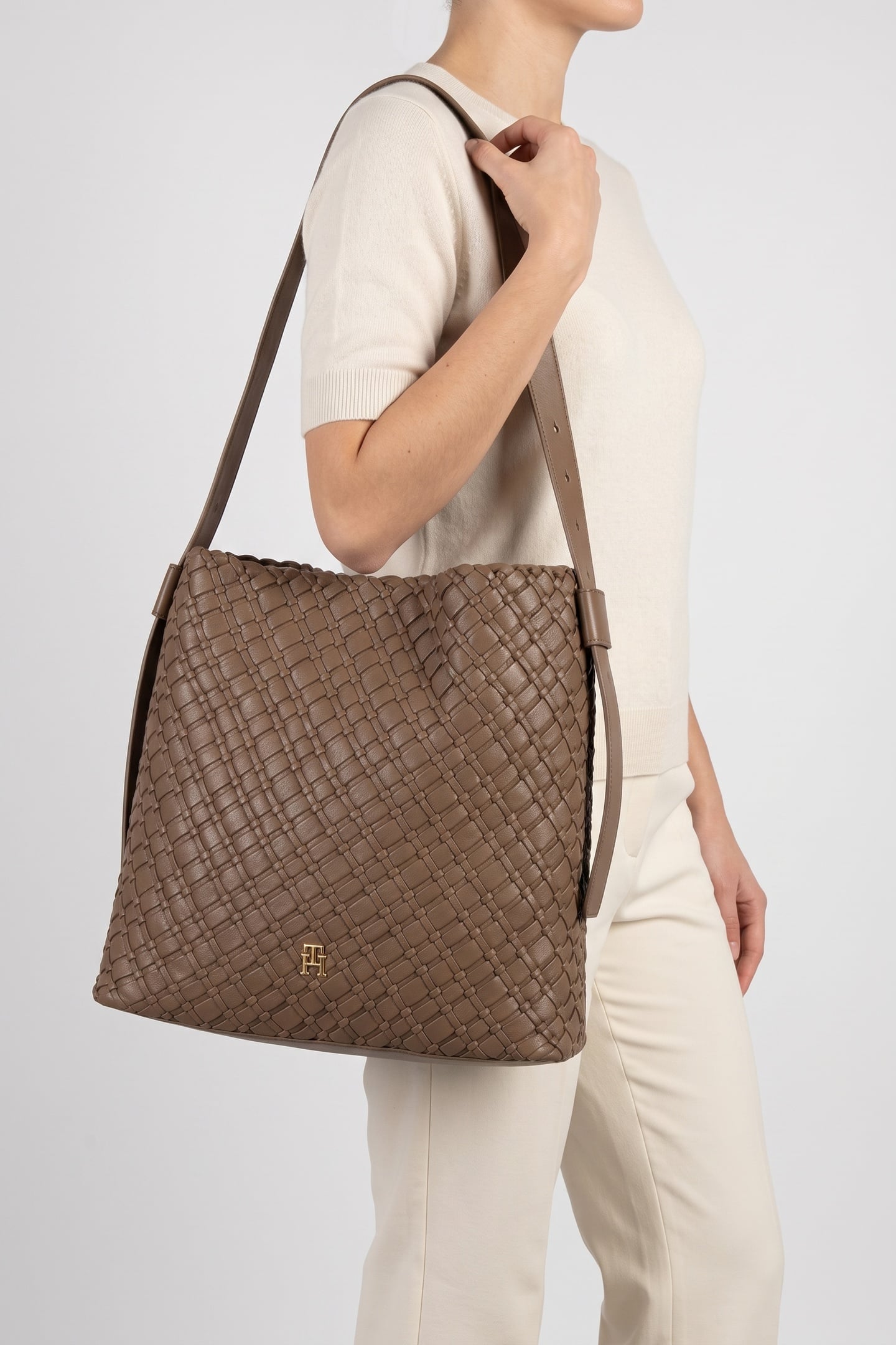 Tommy Hilfiger Braided Maxi Hobo Bag Nordic Taupe Maat: OS | Handtassen Outlet | Dames | Bruin